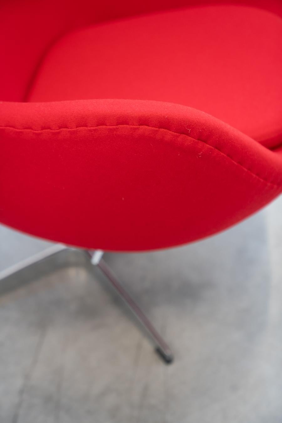 Late 20th Century EGG CHAIR armchair with ottoman 1980/1990 For Sale
