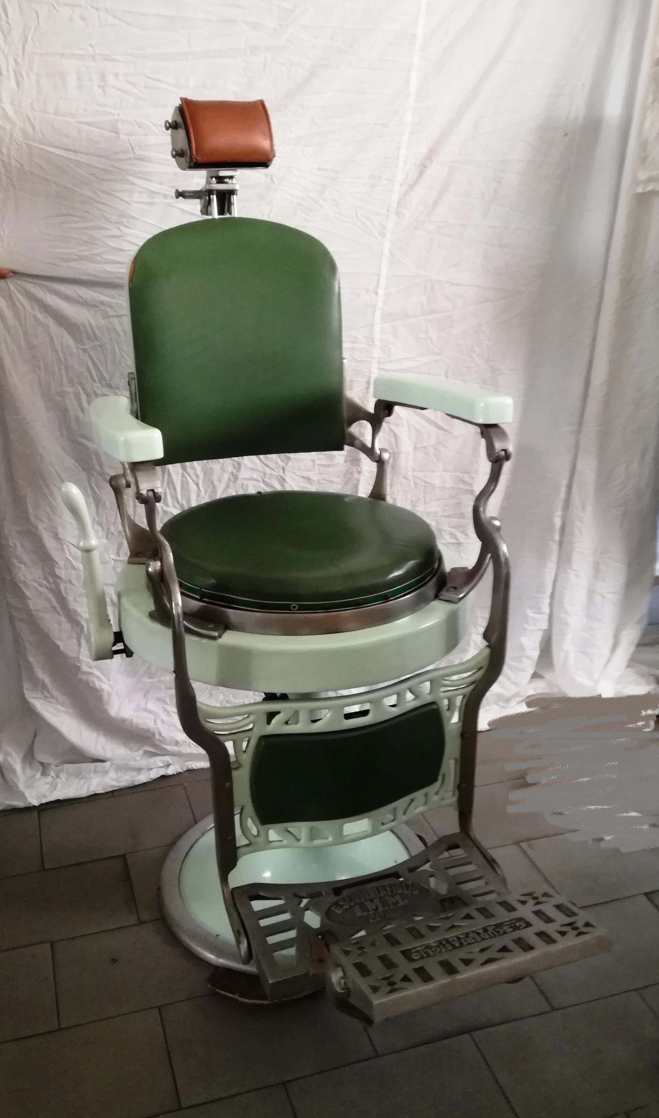 Industrial 30s barber chair For Sale