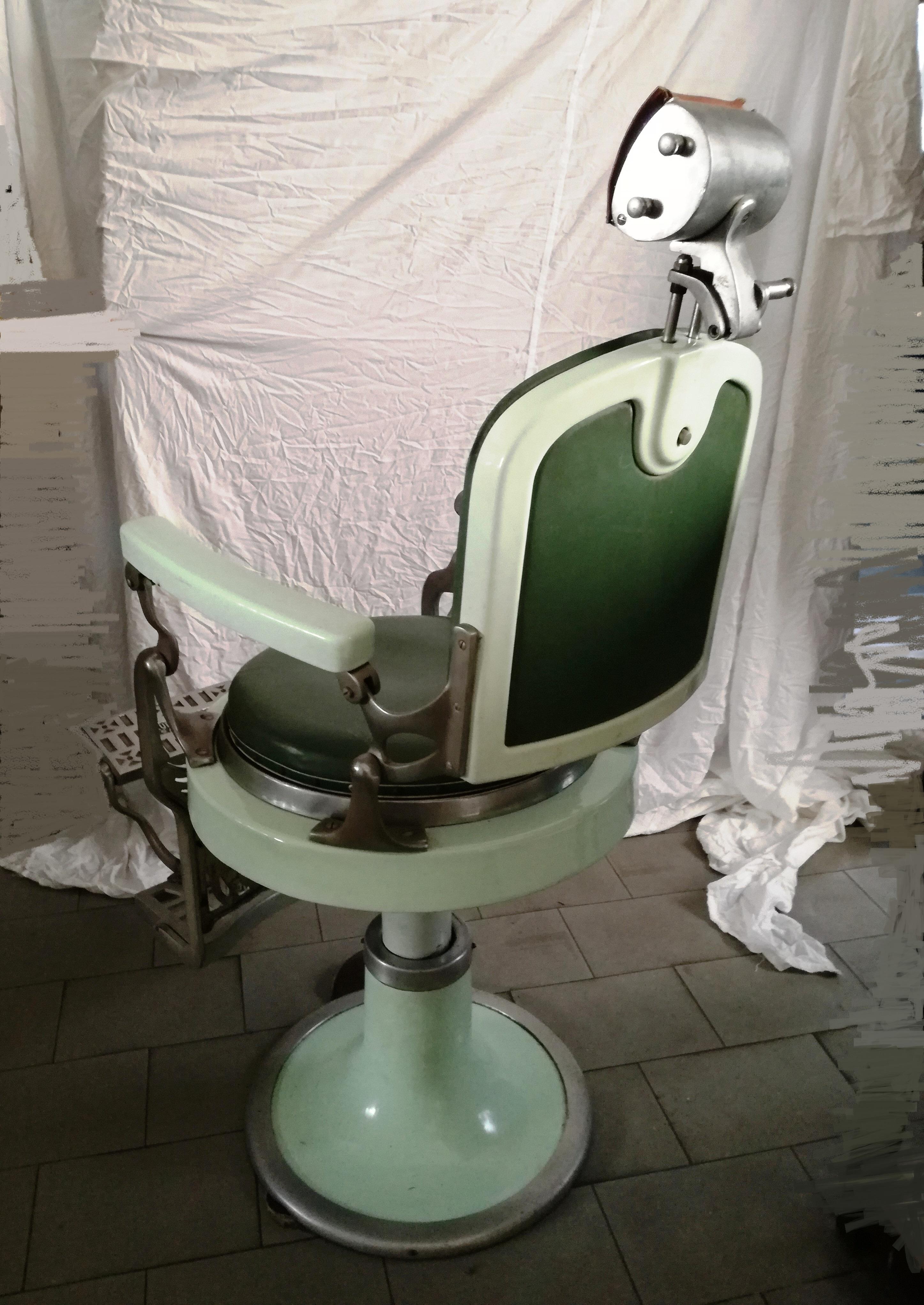 30s barber chair In Good Condition For Sale In Felino, IT