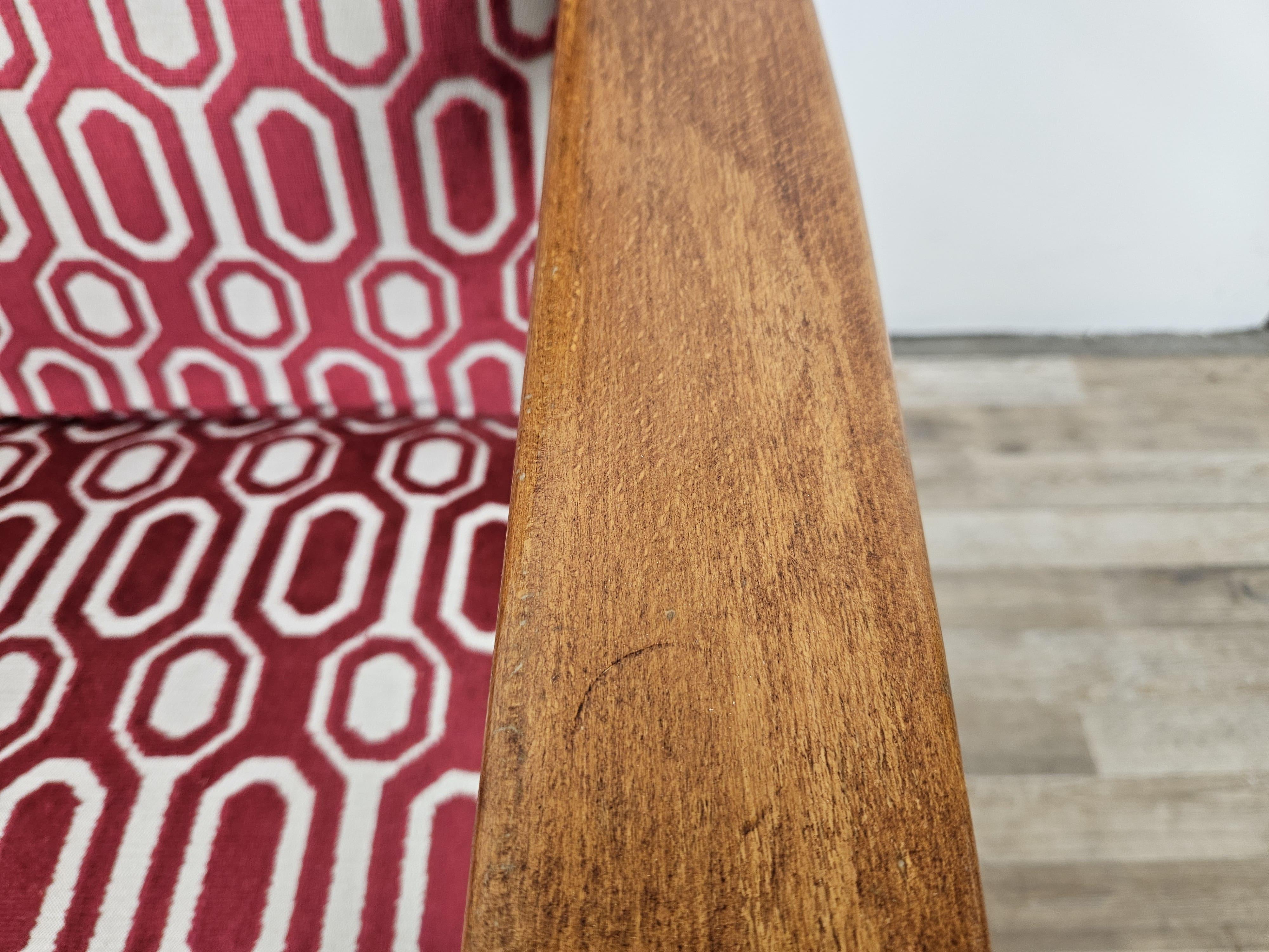Sillón de lectura italiano de madera y tela de los años 50 en venta 4