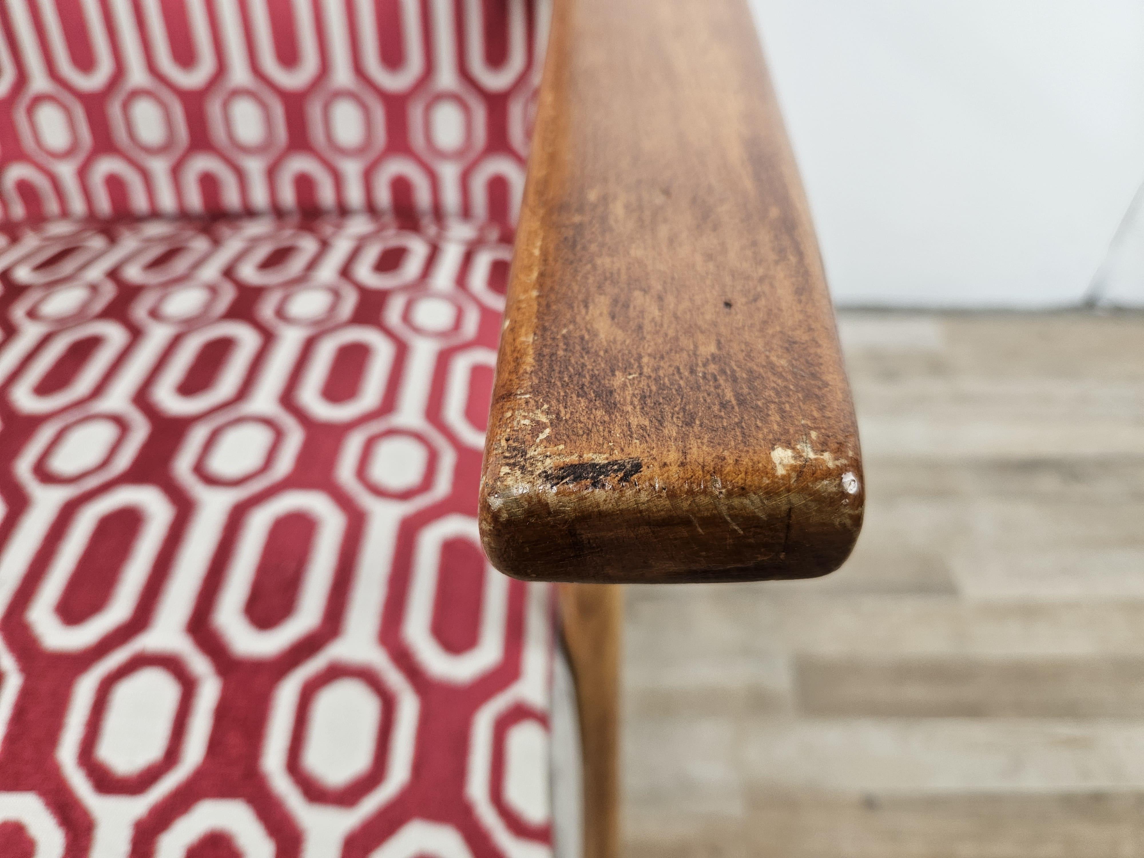 Sillón de lectura italiano de madera y tela de los años 50 en venta 5
