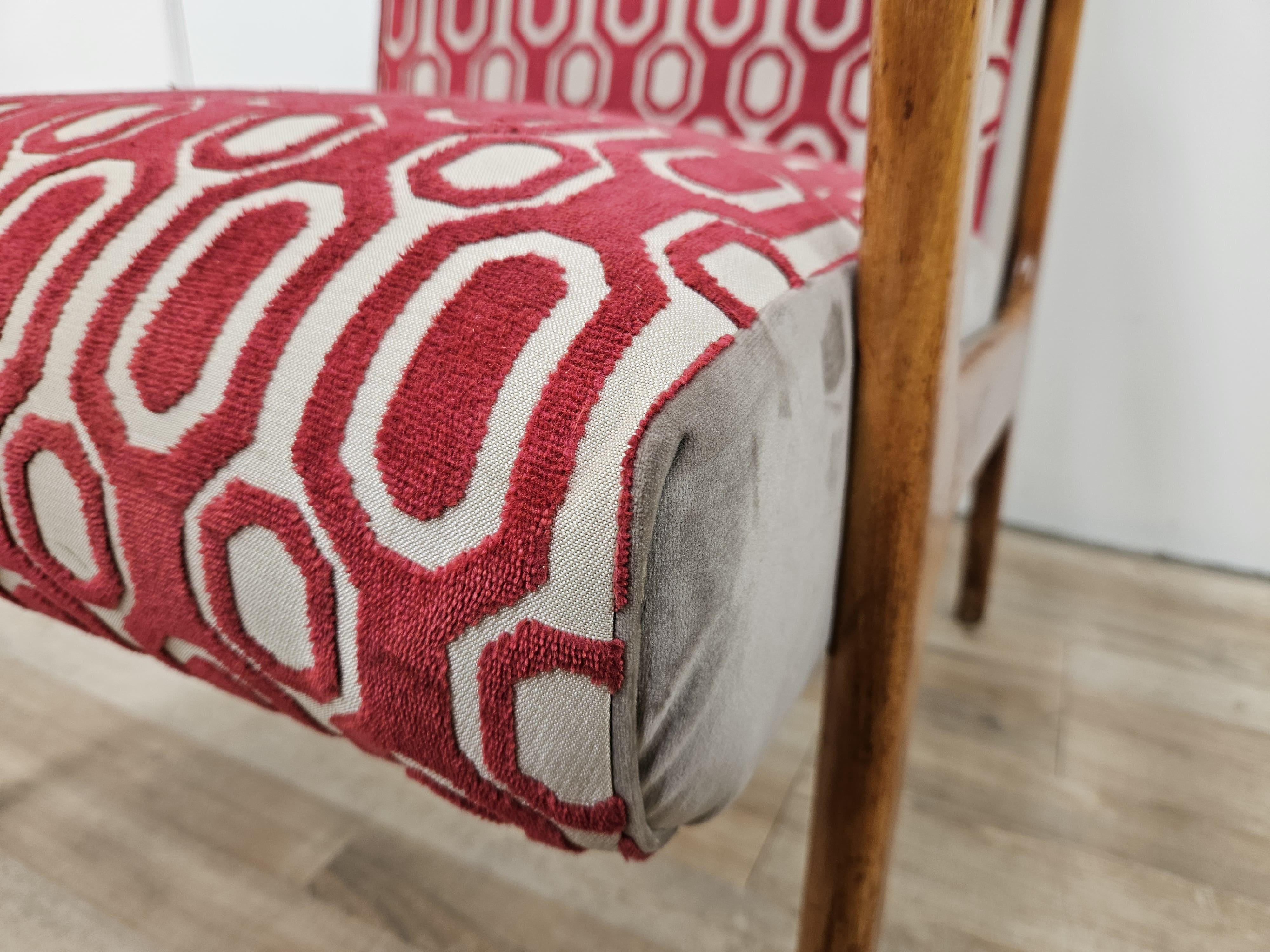 Sillón de lectura italiano de madera y tela de los años 50 en venta 7