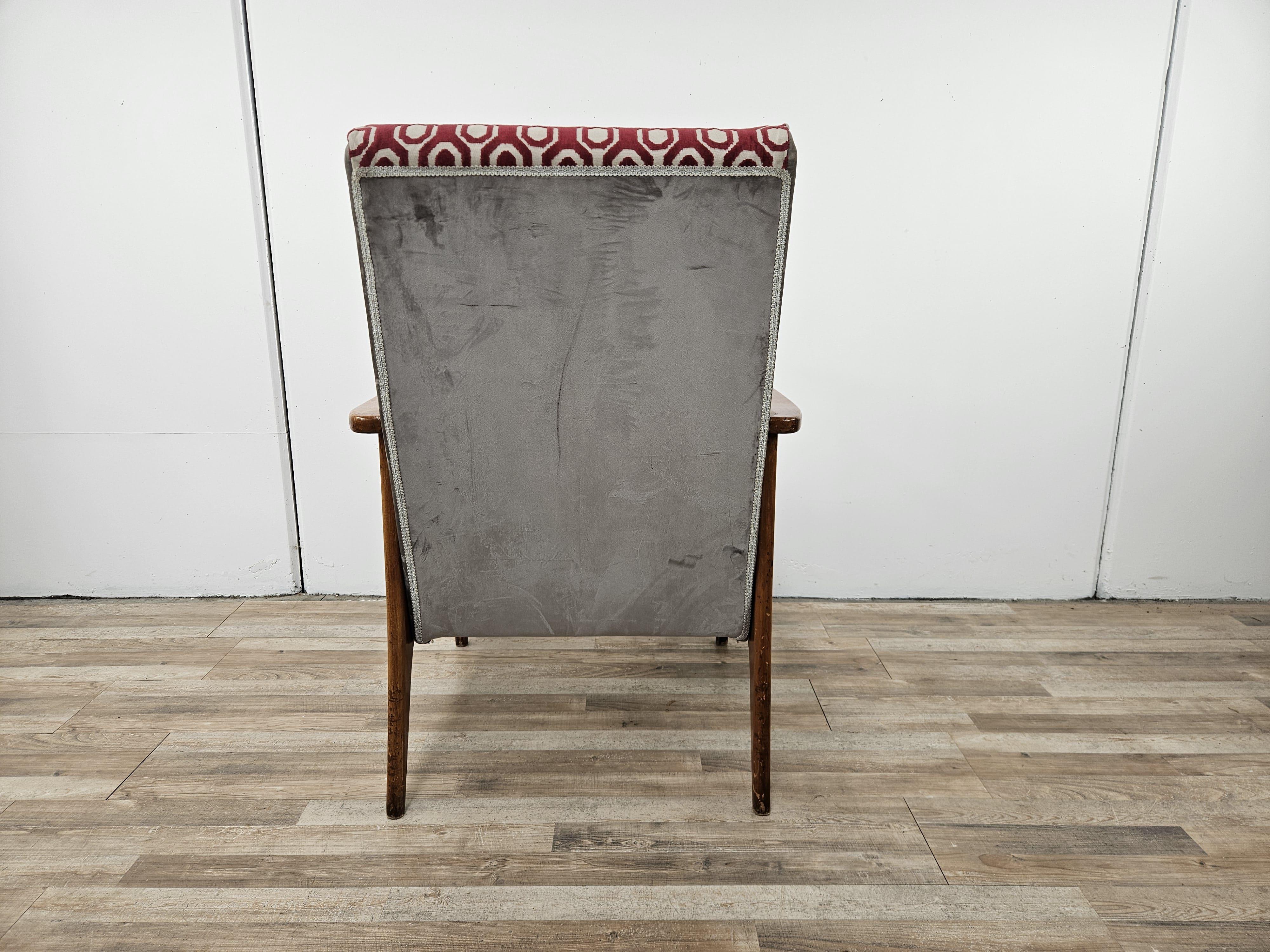 Sillón de lectura italiano de madera y tela de los años 50 Art Decó en venta