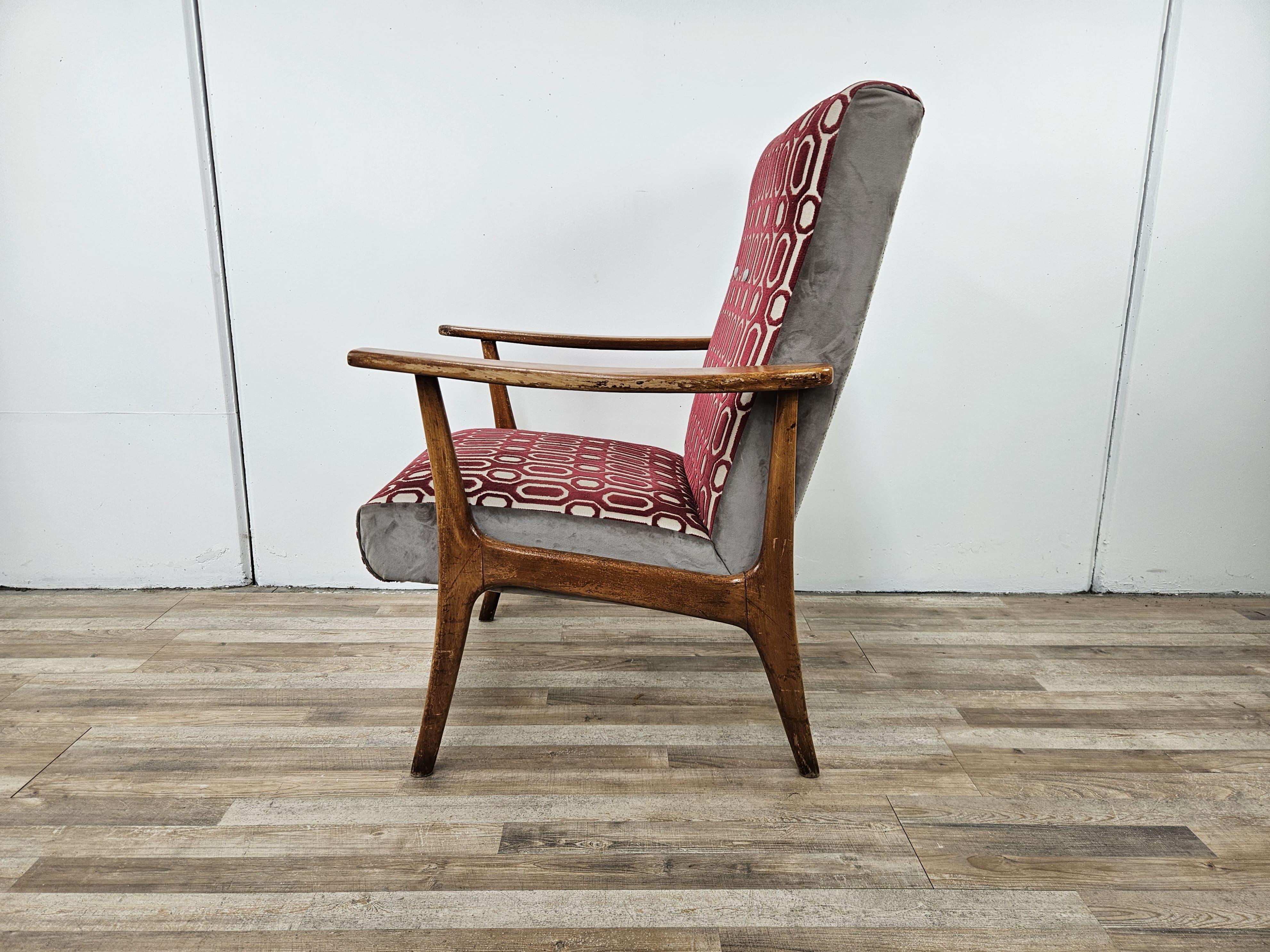 Sillón de lectura italiano de madera y tela de los años 50 Italian en venta