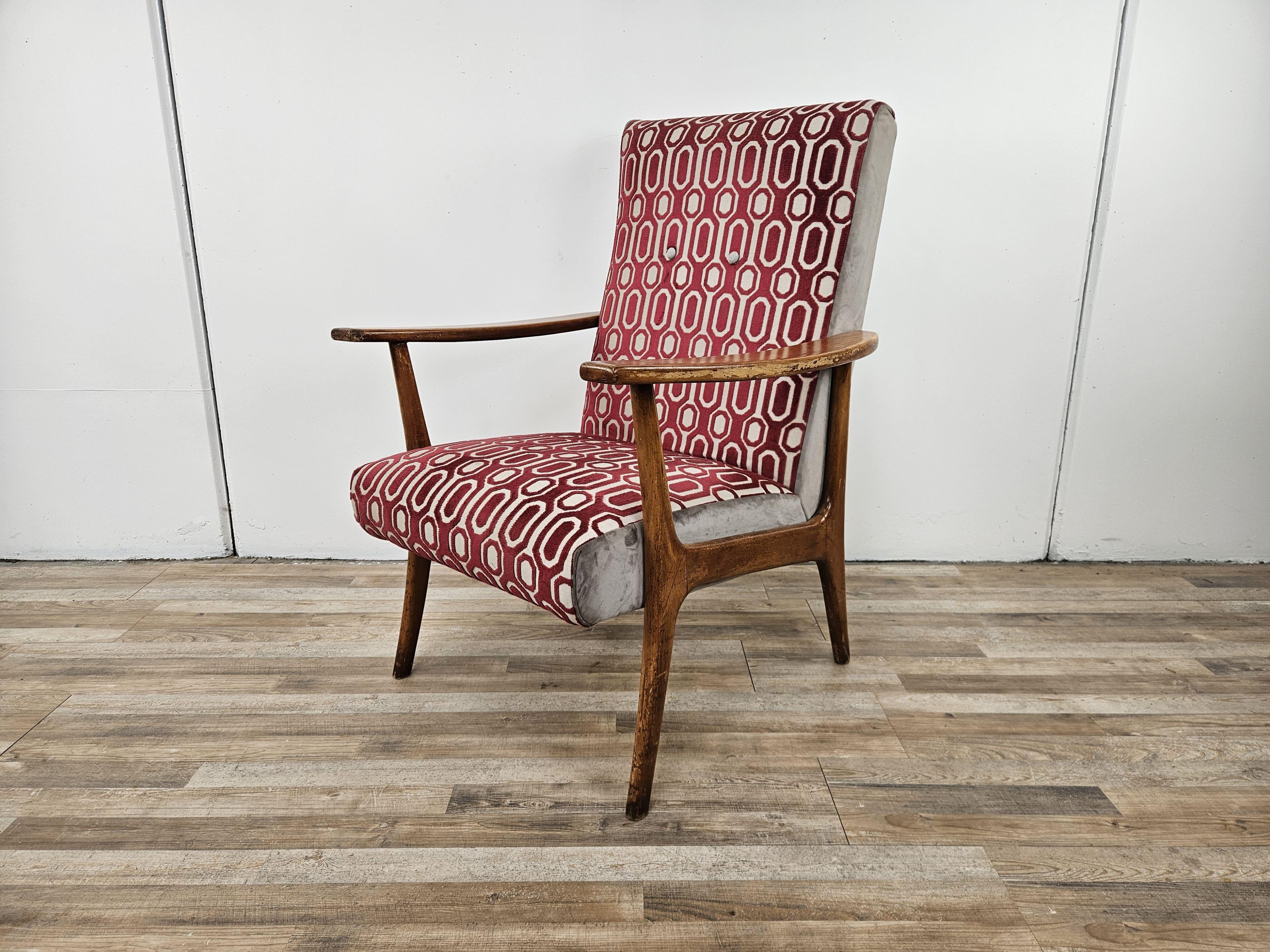 Sillón de lectura italiano de madera y tela de los años 50 en Bueno estado para la venta en Premariacco, IT
