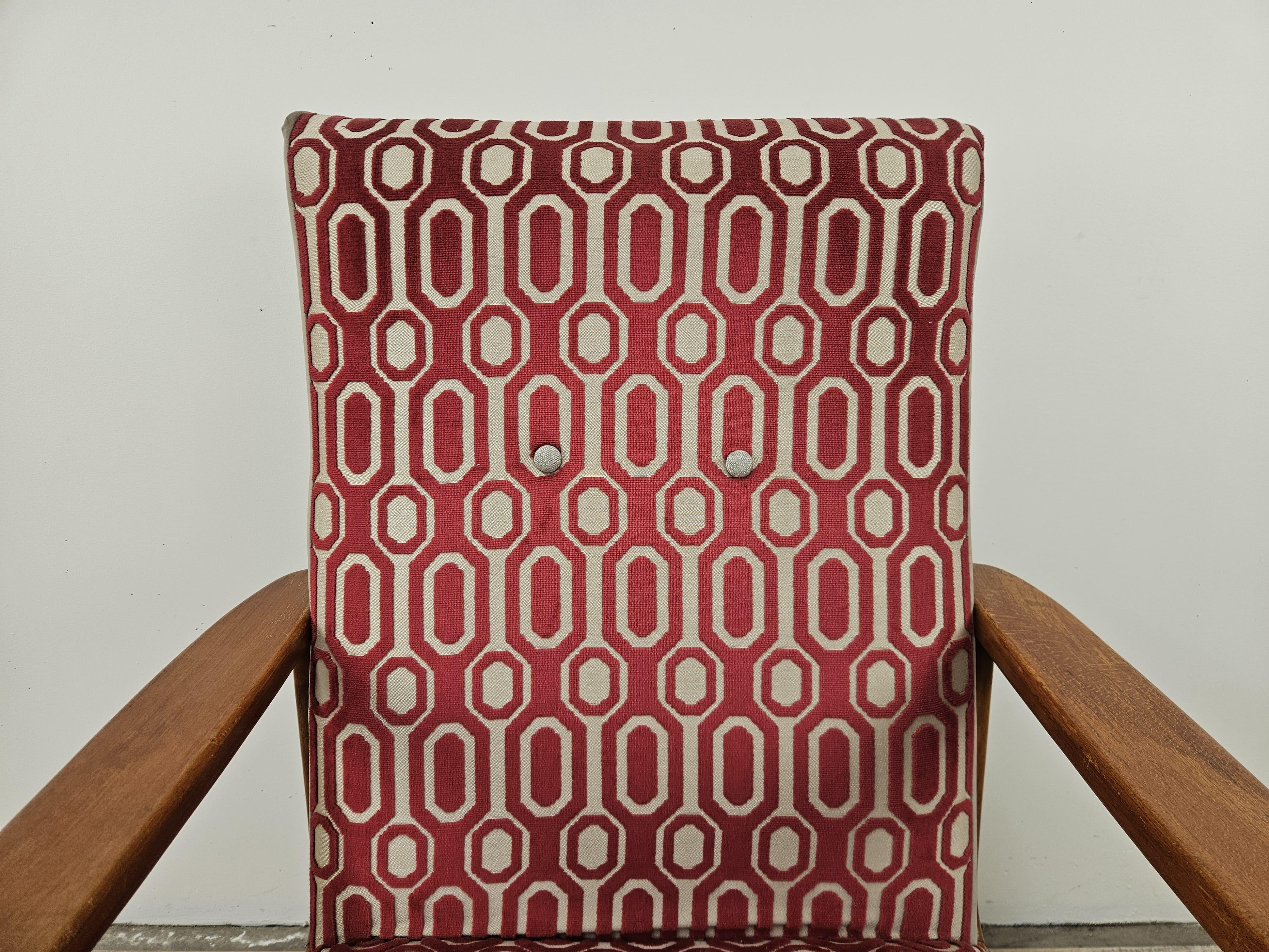 Sillón de lectura italiano de madera y tela de los años 50 Mid-20th Century en venta