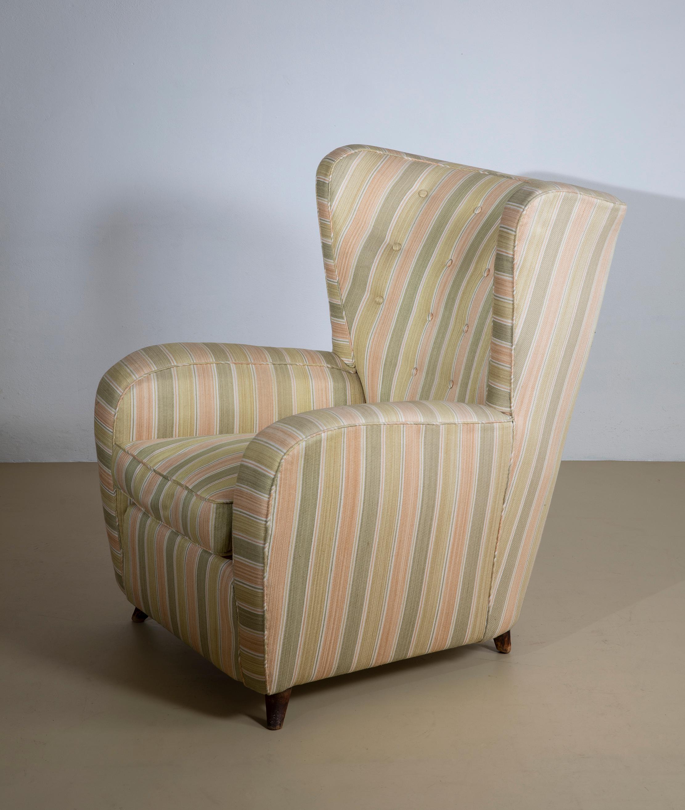 Mid-Century Modern Reading armchair, Italian manufacture, 1950s For Sale