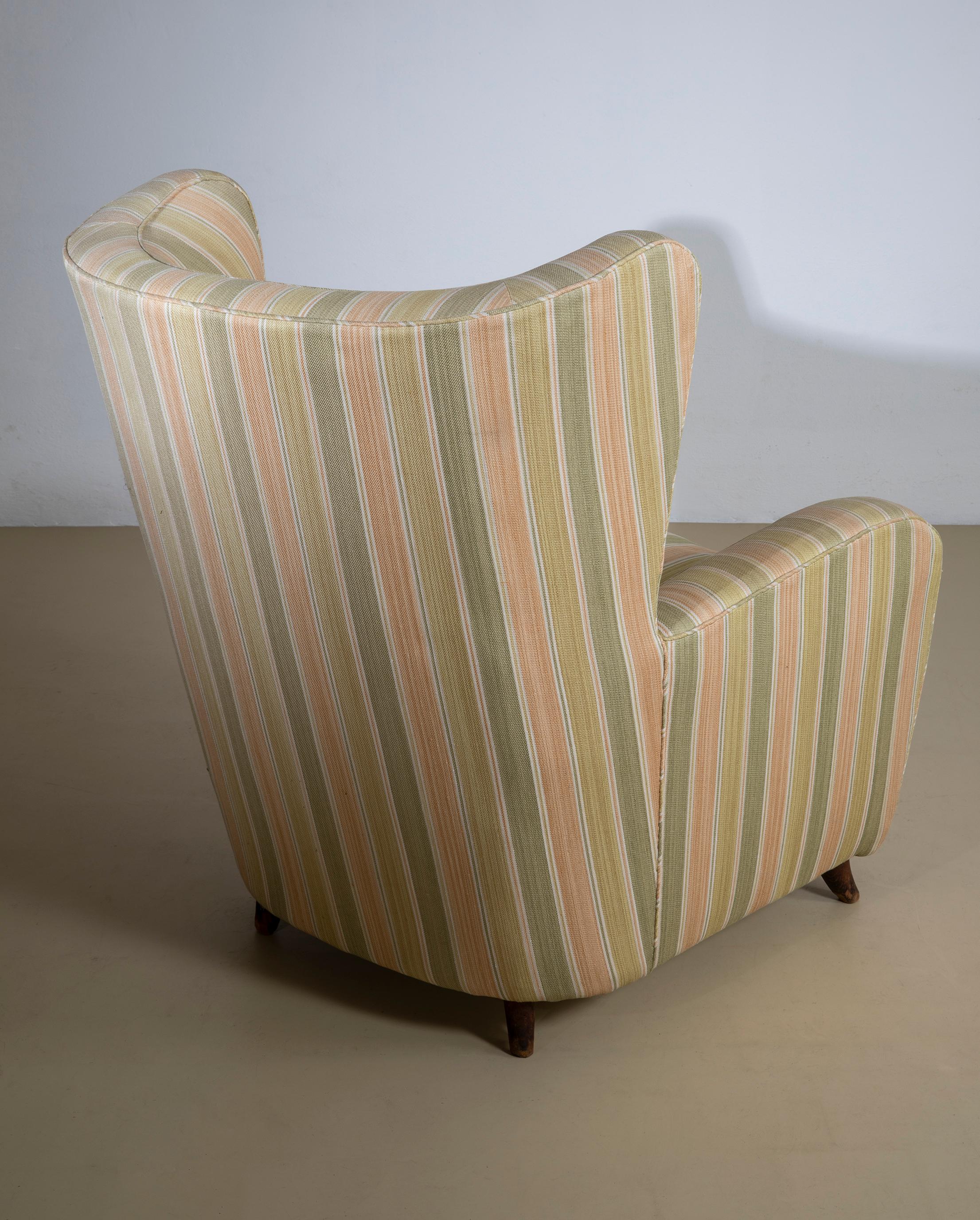 Reading armchair, Italian manufacture, 1950s For Sale 1