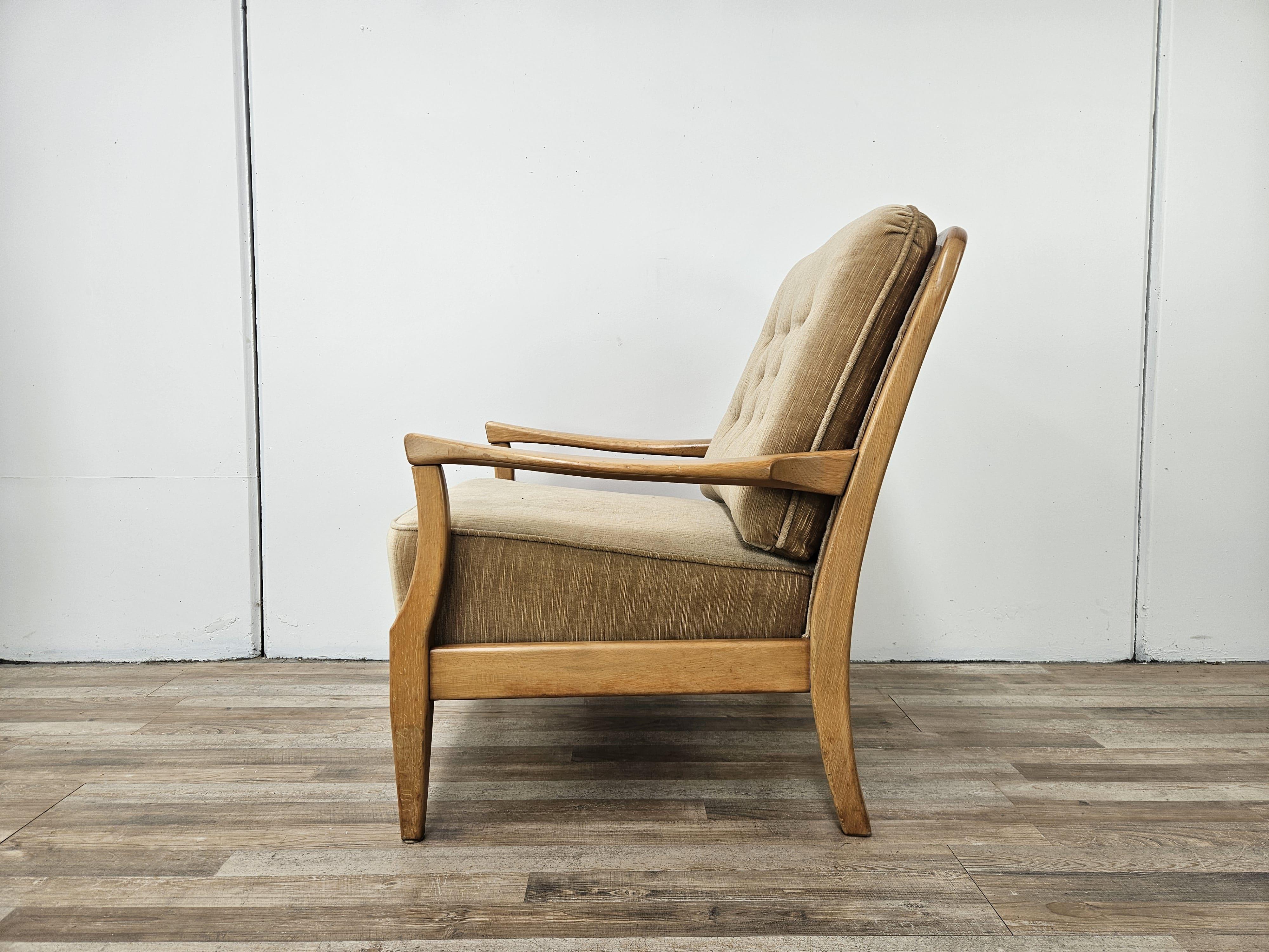 Italian Fauteuil de salon en hêtre des années 1970 en vente