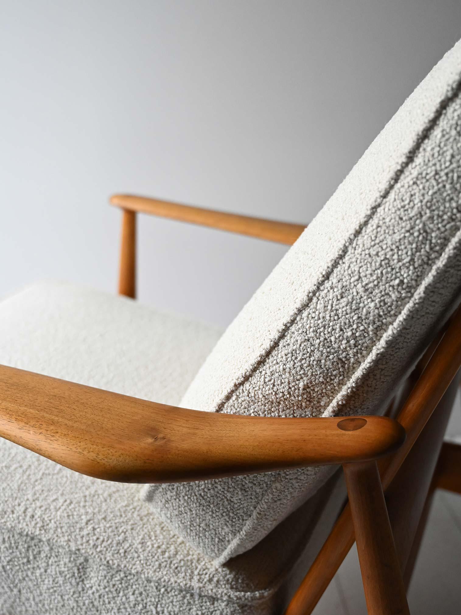 Teck Fauteuil danois FD 161 d'Arne Vodder en vente