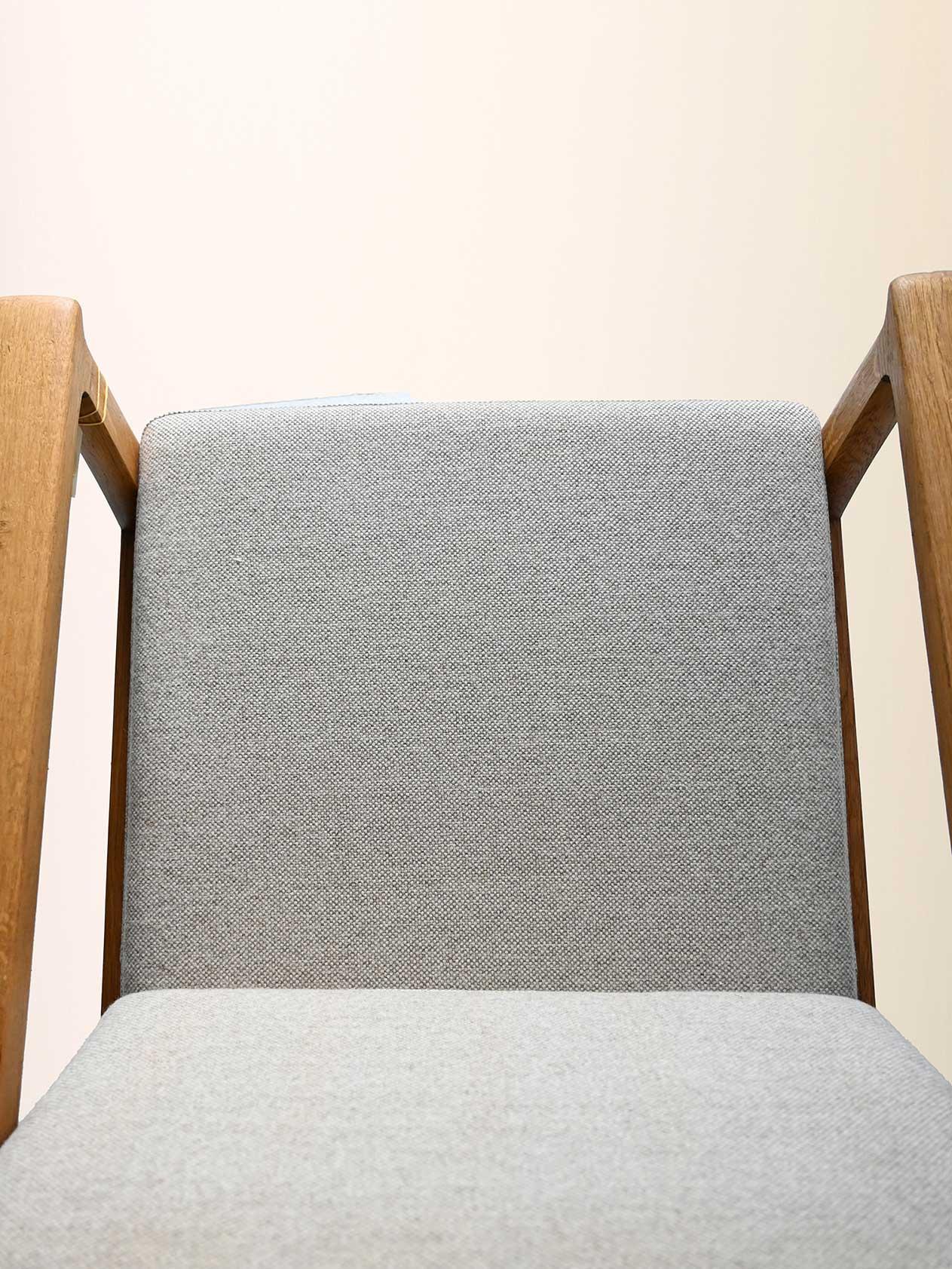 Hans Wegner GE265 vintage Danish armchair with fixed backrest For Sale 4