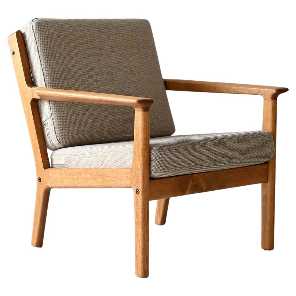 Hans Wegner GE265 vintage Danish armchair with fixed backrest For Sale