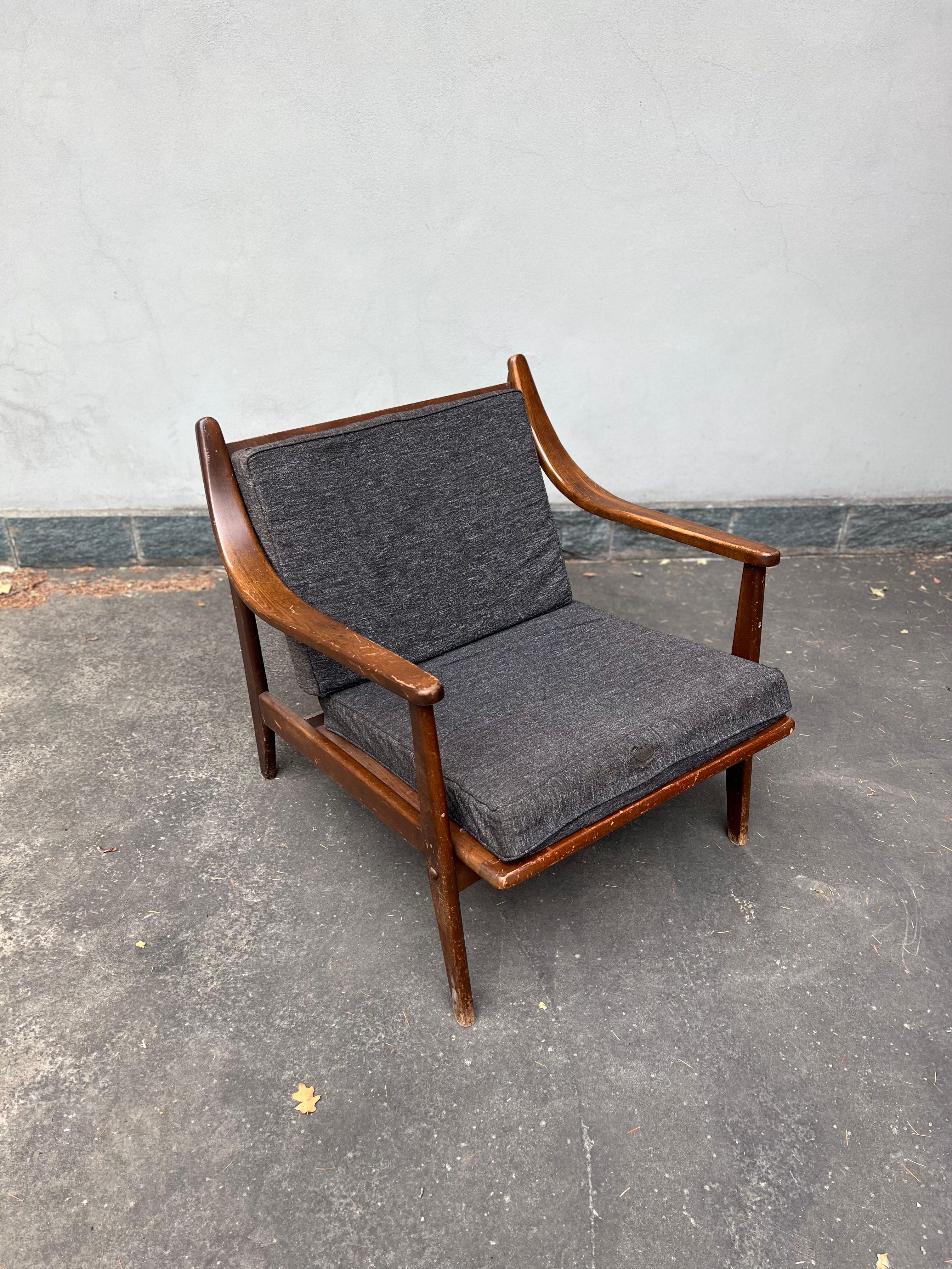 Poltrona Design 1950 - Mitte des Jahrhunderts - Vintage - Deco - Poltrona - Sessel - 50er Jahre 

Poltrona Entwurf 1950

Beschreibung

Poltrona Design 1950 struttura linea con manico curvato, buone condizioni generali.

Produktion: