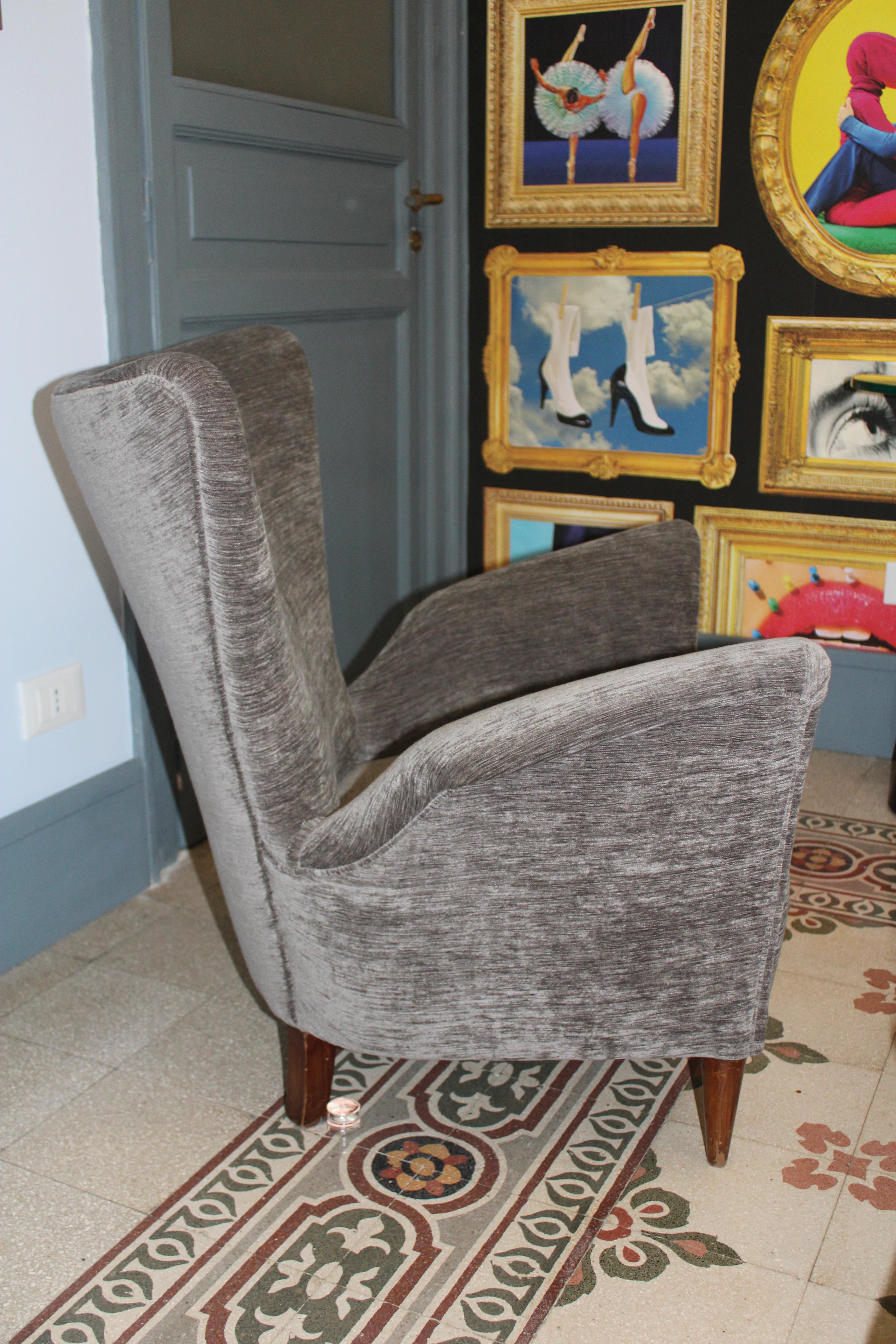 Italian Fauteuil Design italien 1950s formes géométriques pieds en bois Style Gio Ponti en vente