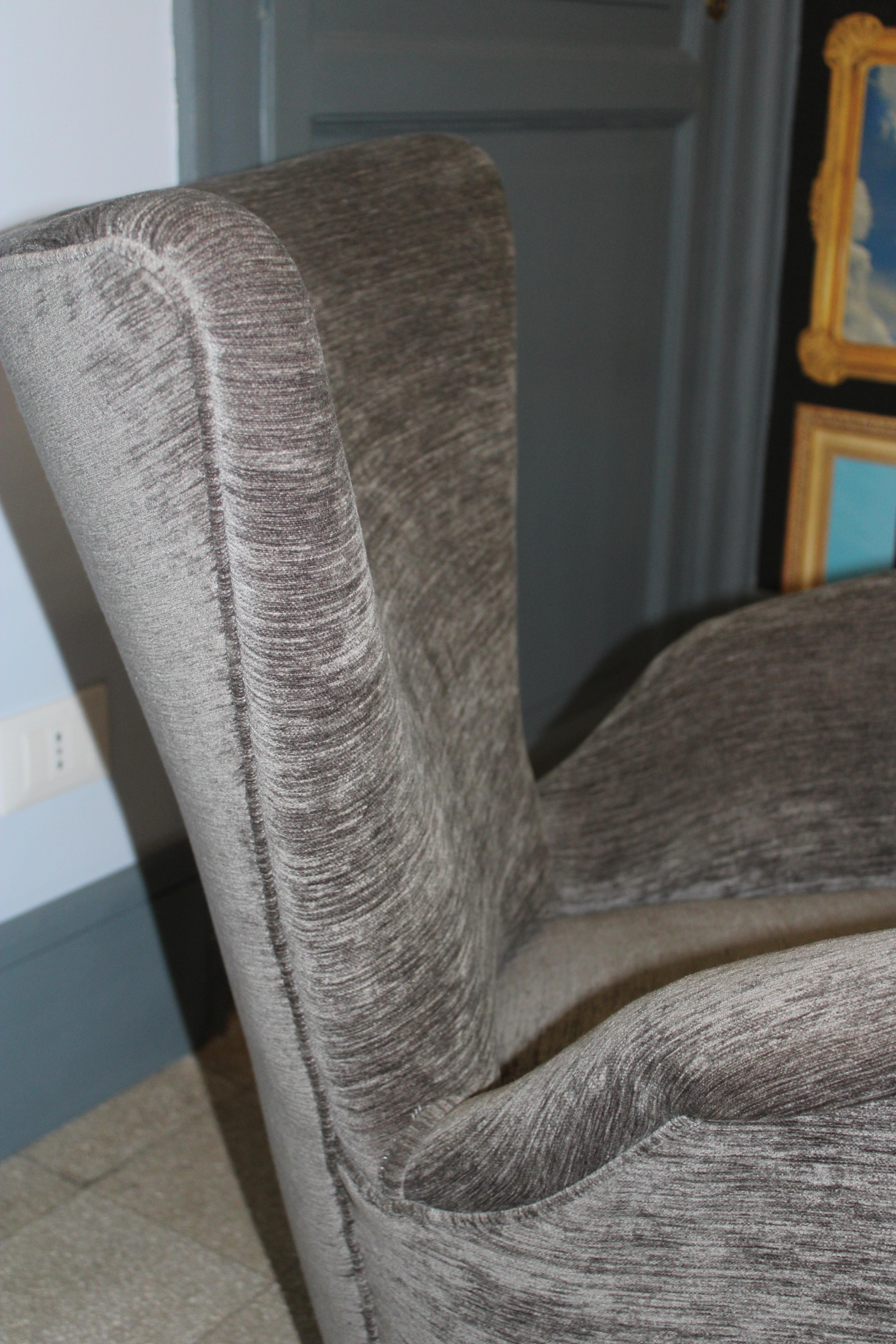 Velours Fauteuil Design italien 1950s formes géométriques pieds en bois Style Gio Ponti en vente