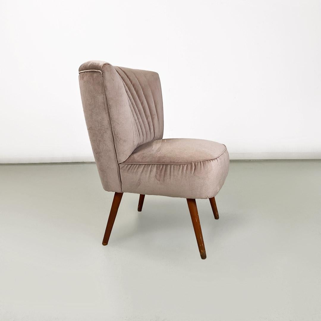 Italian Small armchair in powder pink velvet and beech legs ca. 1960. For Sale