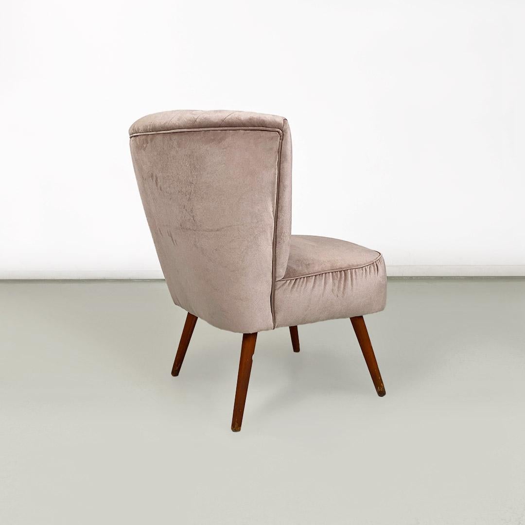 Small armchair in powder pink velvet and beech legs ca. 1960. In Good Condition For Sale In MIlano, IT