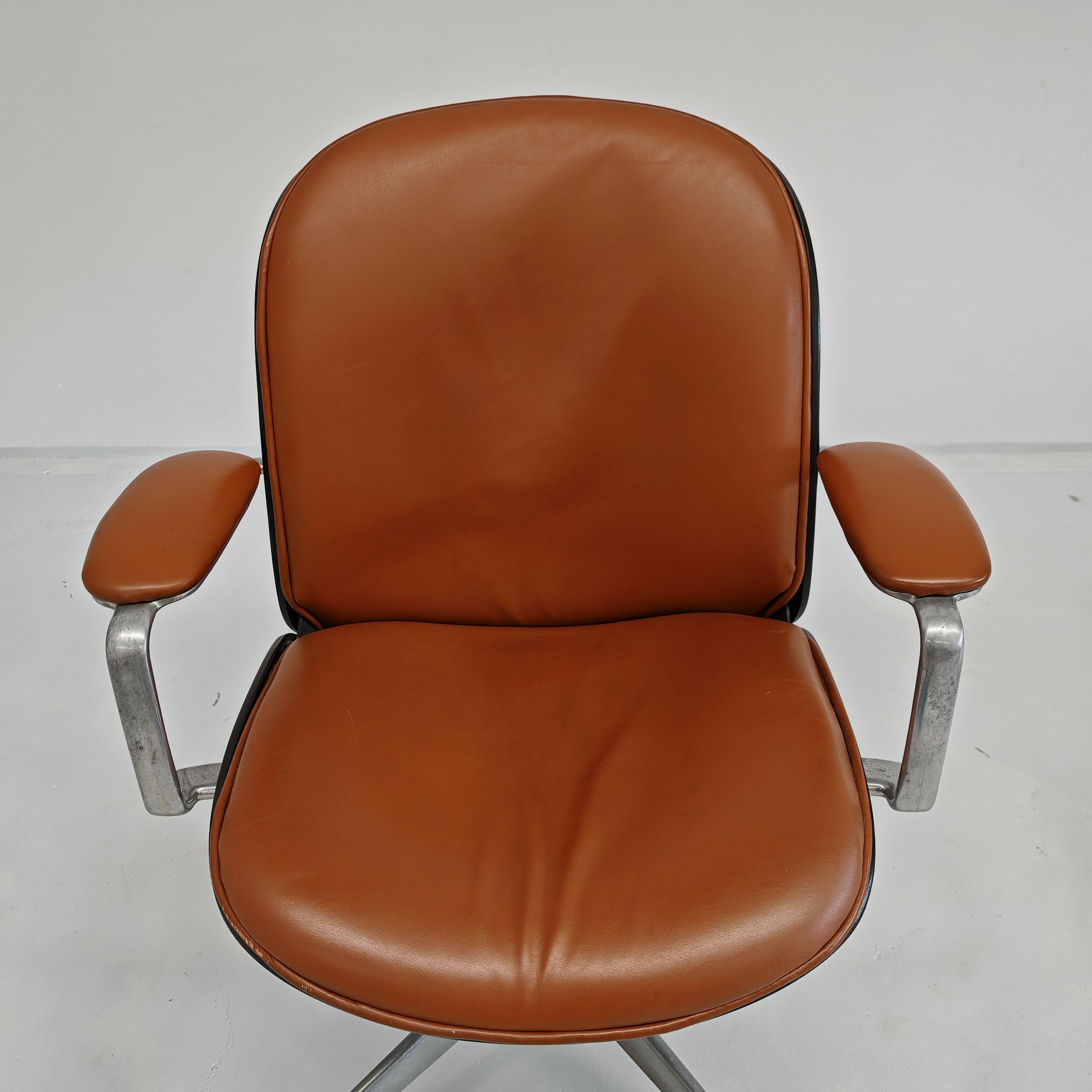 Poltrona direzionale in pelle cognac e legno di Ico Parisi per MIM anni 60 in vendita 6