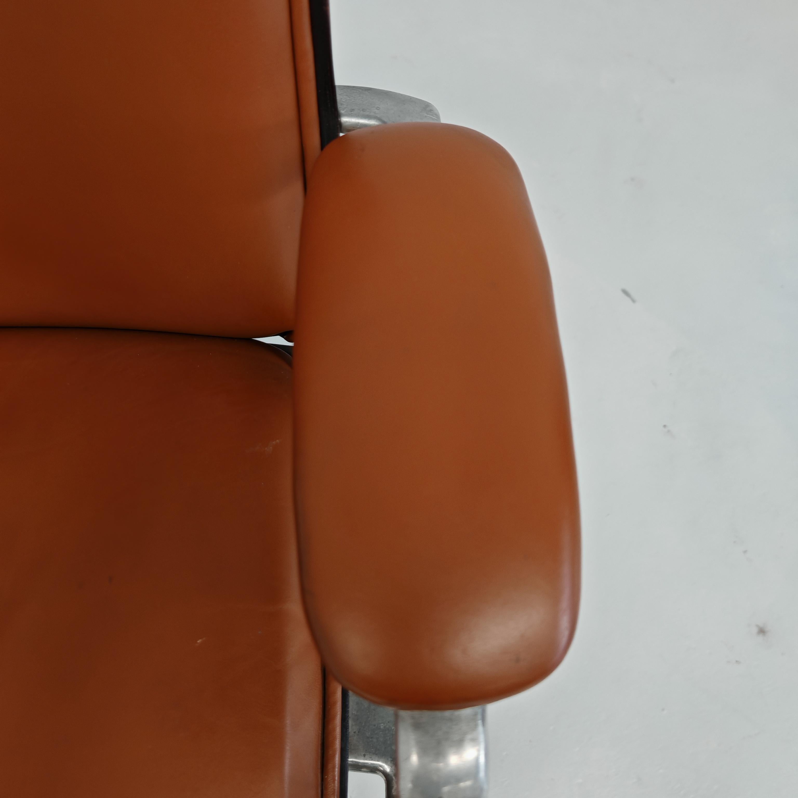 Poltrona direzionale in pelle cognac e legno di Ico Parisi per MIM anni 60 in vendita 7