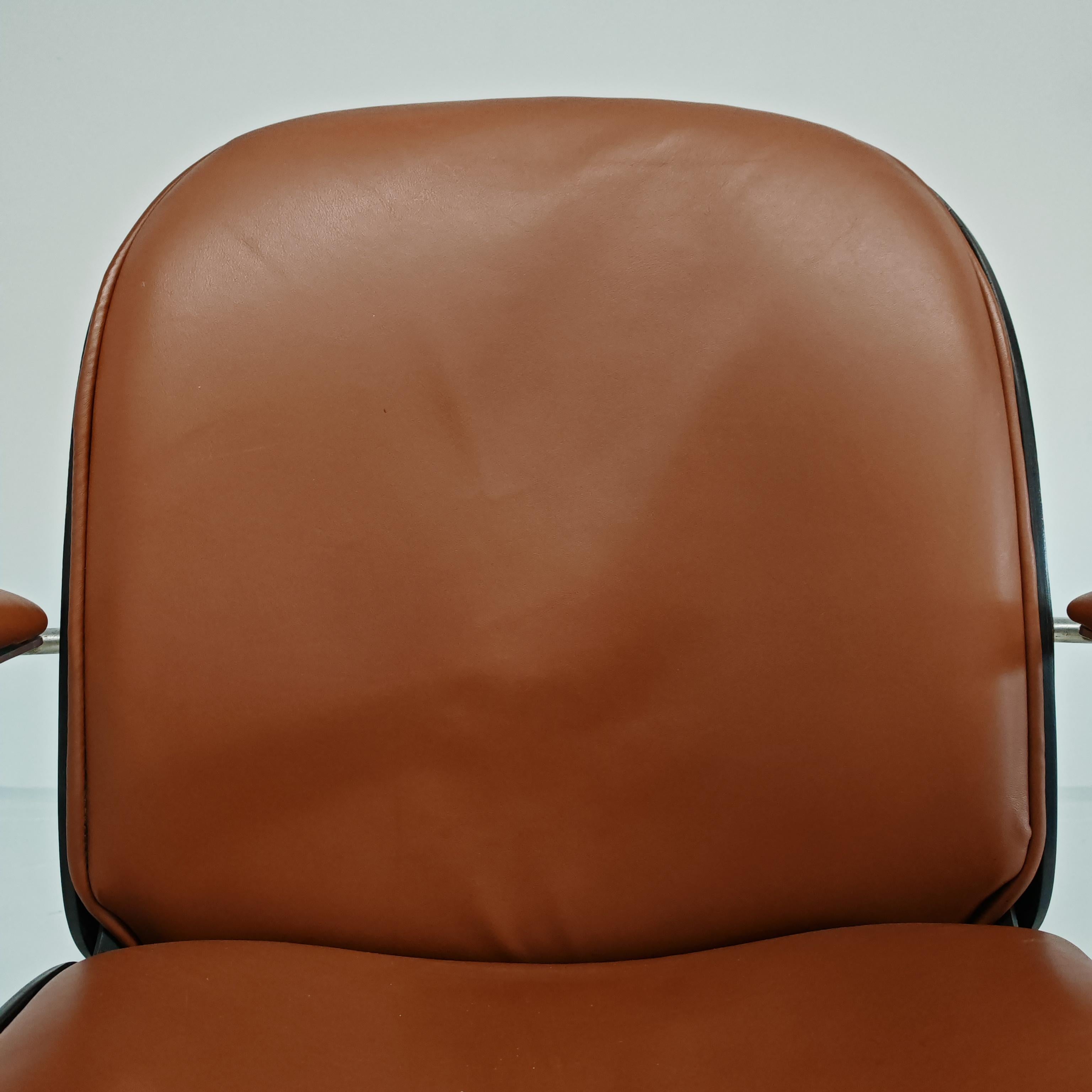 Poltrona direzionale in pelle cognac e legno di Ico Parisi per MIM anni 60 in vendita 9
