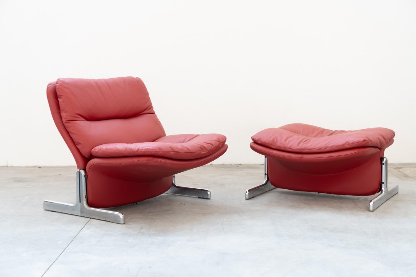 Red leather armchair and footstool, Vitelli and Ammannati, for Brunati 70/80s For Sale 10