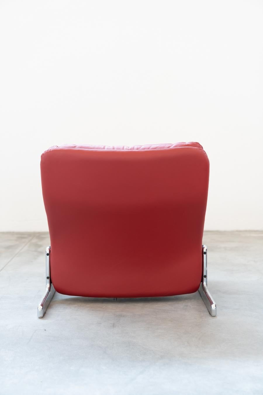 Red leather armchair and footstool, Vitelli and Ammannati, for Brunati 70/80s For Sale 11