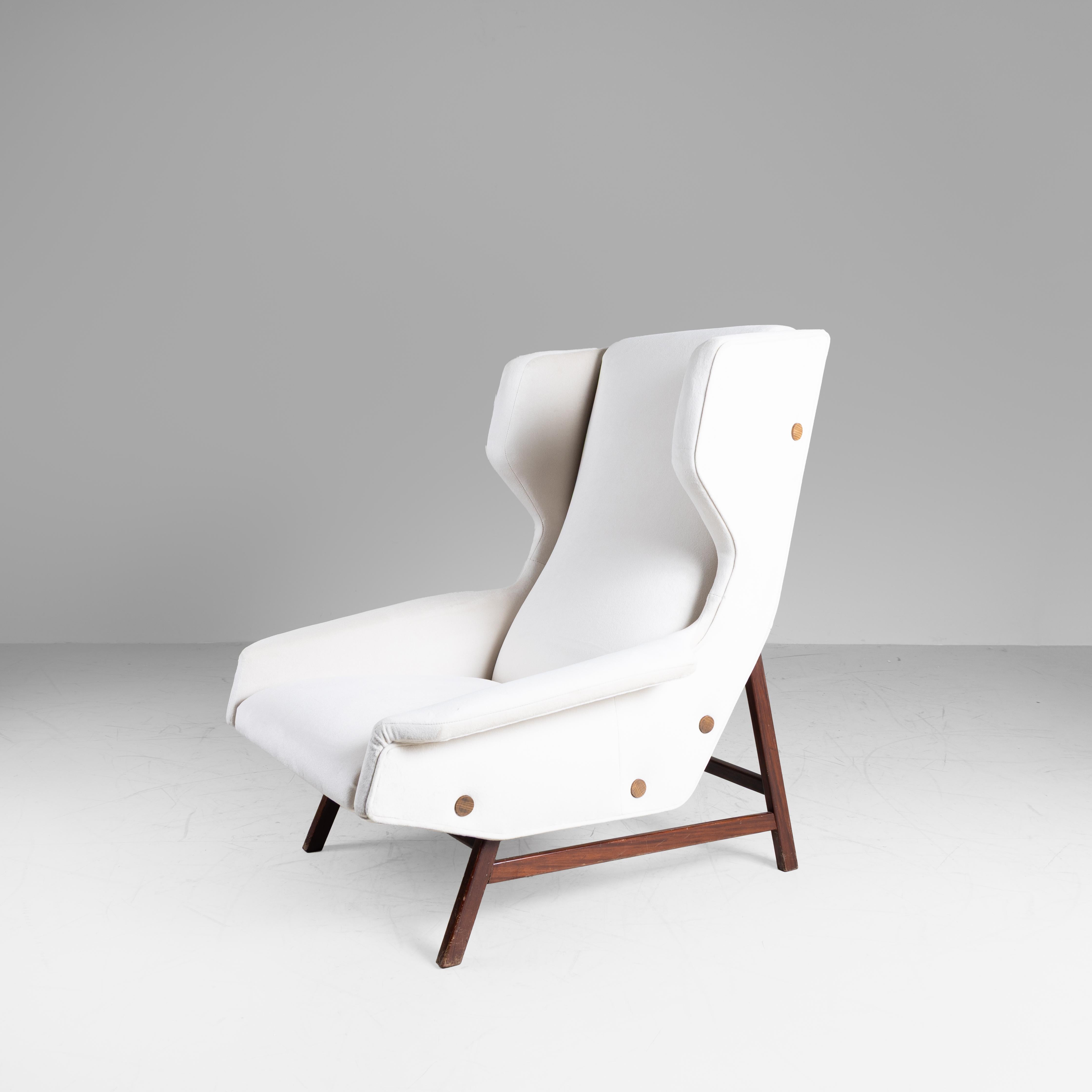 Poltrona e pouf mod. 877, Gianfranco Frattini, Cassina, 1959 In condizioni buone in vendita a Milano, Lombardia