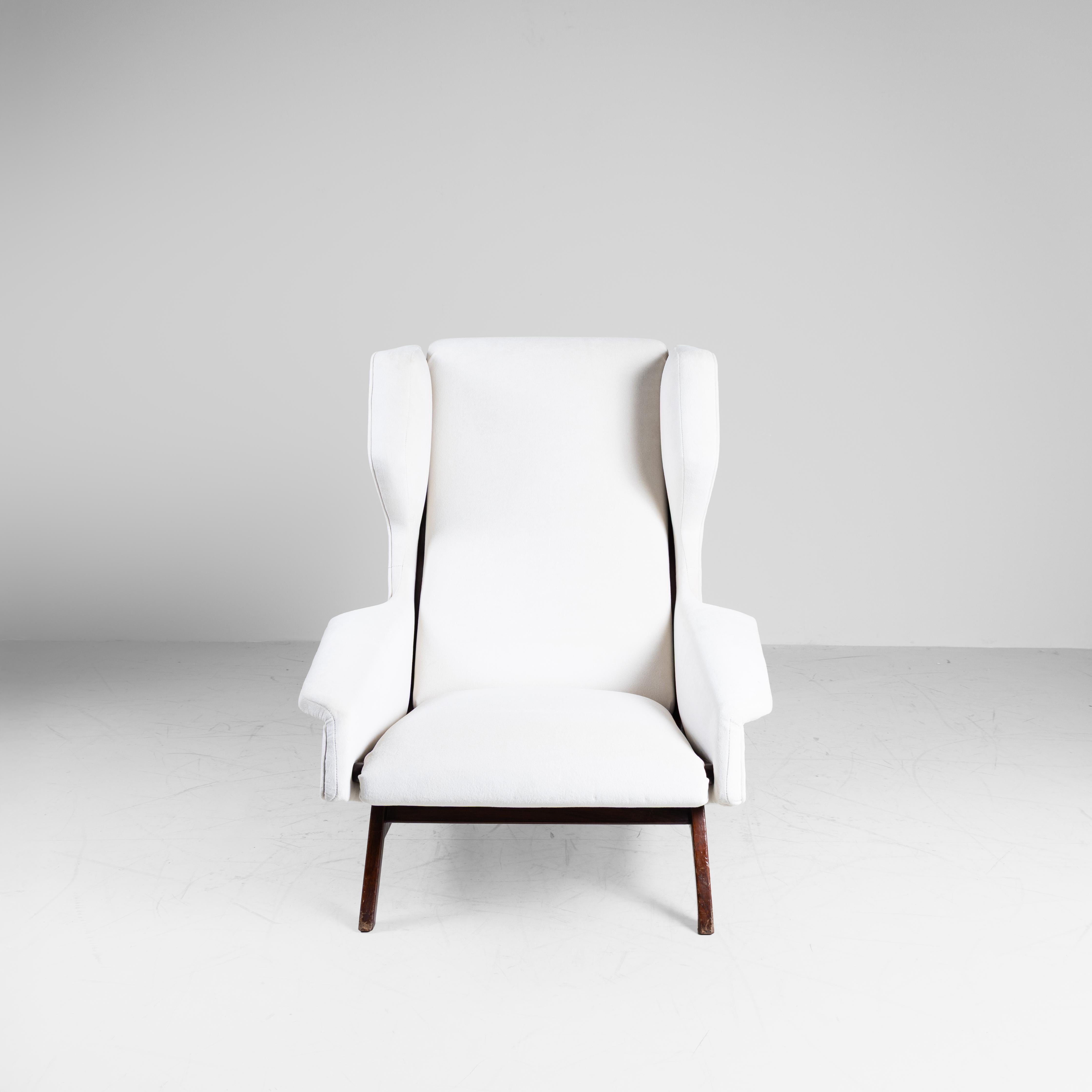 Mohair Poltrona e pouf mod. 877, Gianfranco Frattini, Cassina, 1959 in vendita