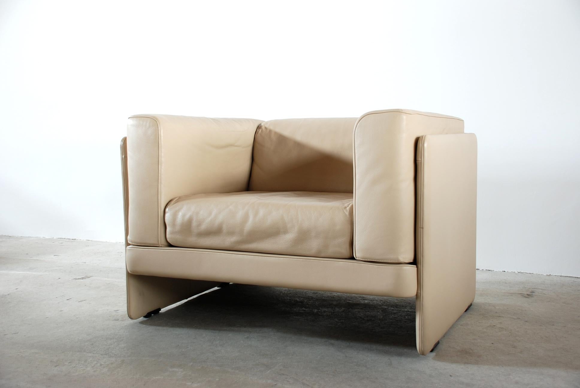 Italian Poltrona Frau Armchair Chair Model La Capanelle by Tito Angoli