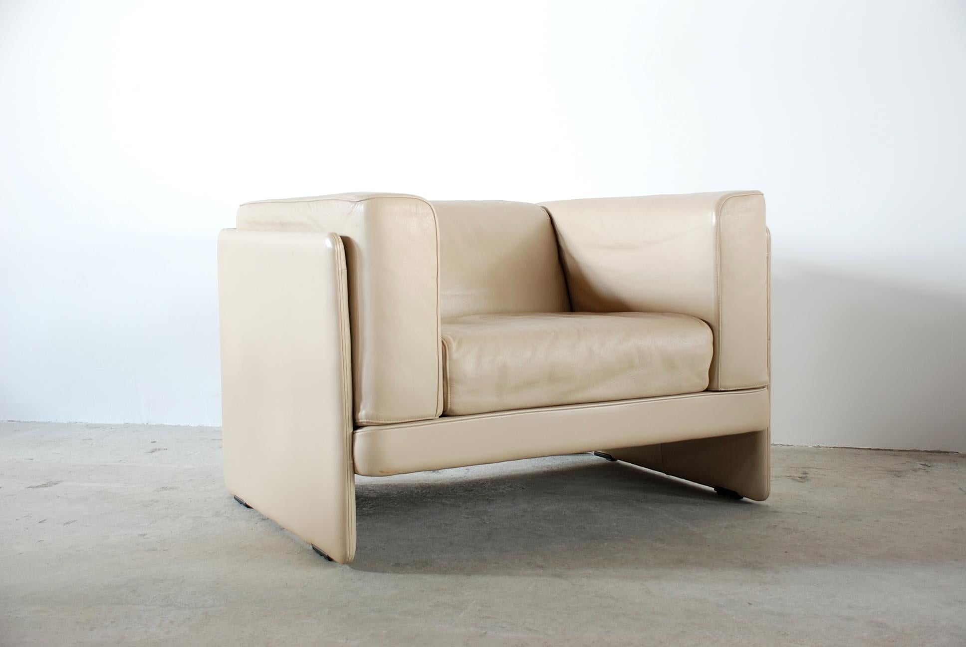 Late 20th Century Poltrona Frau Armchair Chair Model La Capanelle by Tito Angoli