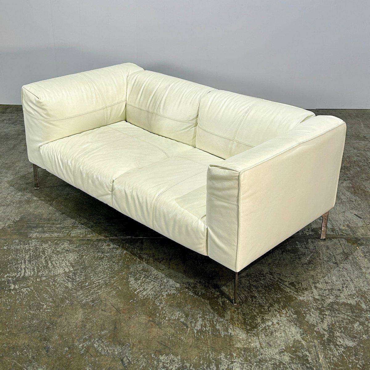 Poltrona Frau Bosfora Cremefarbenes Zweisitzer-Sofa (Moderne) im Angebot