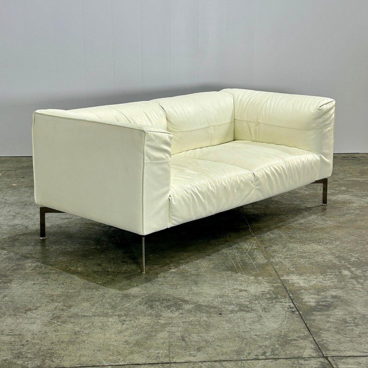 Poltrona Frau Bosfora Cremefarbenes Zweisitzer-Sofa (Italienisch) im Angebot
