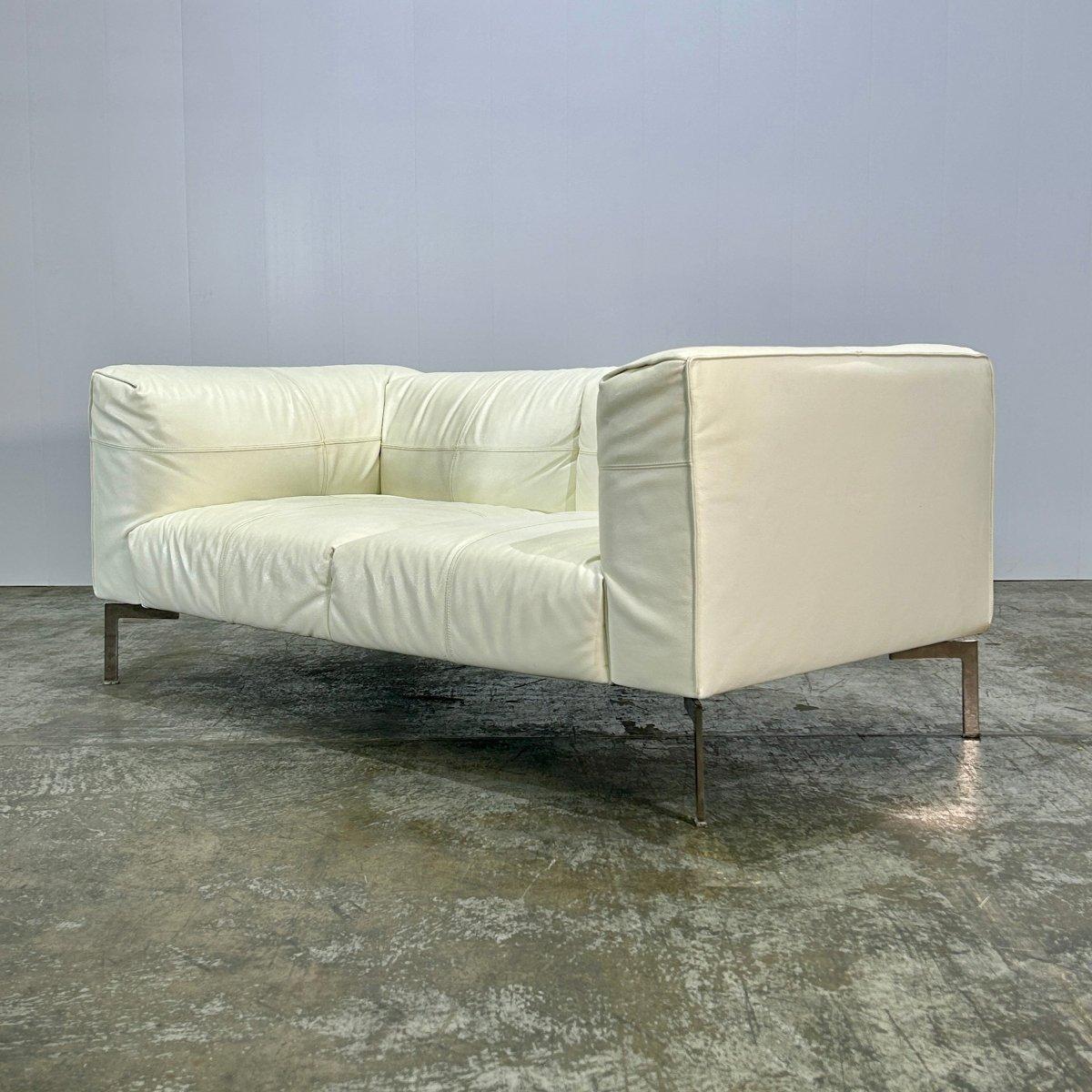 Poltrona Frau Bosfora Cremefarbenes Zweisitzer-Sofa im Angebot 1