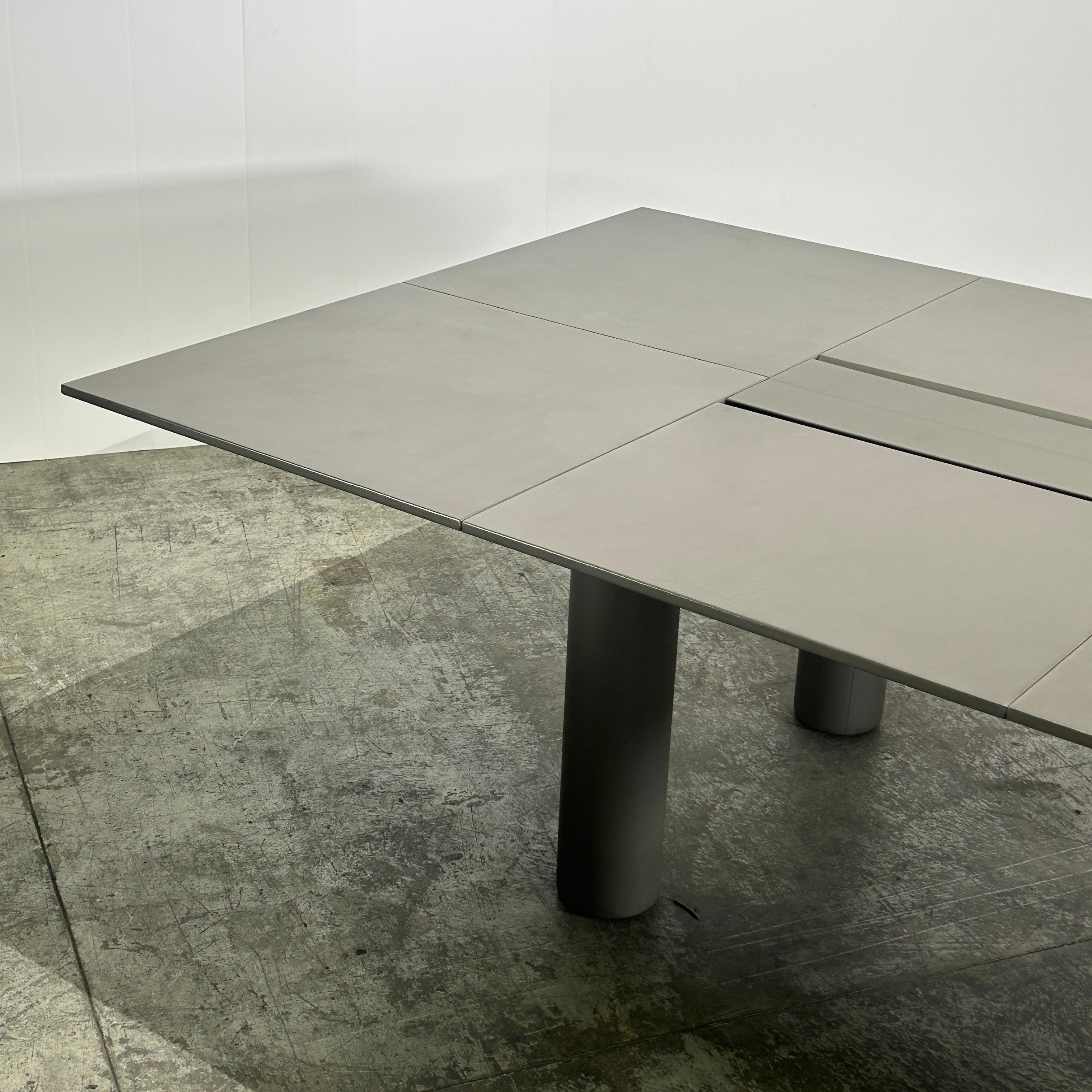 Poltrona Frau Table de réunion CEO Cube en vente 3