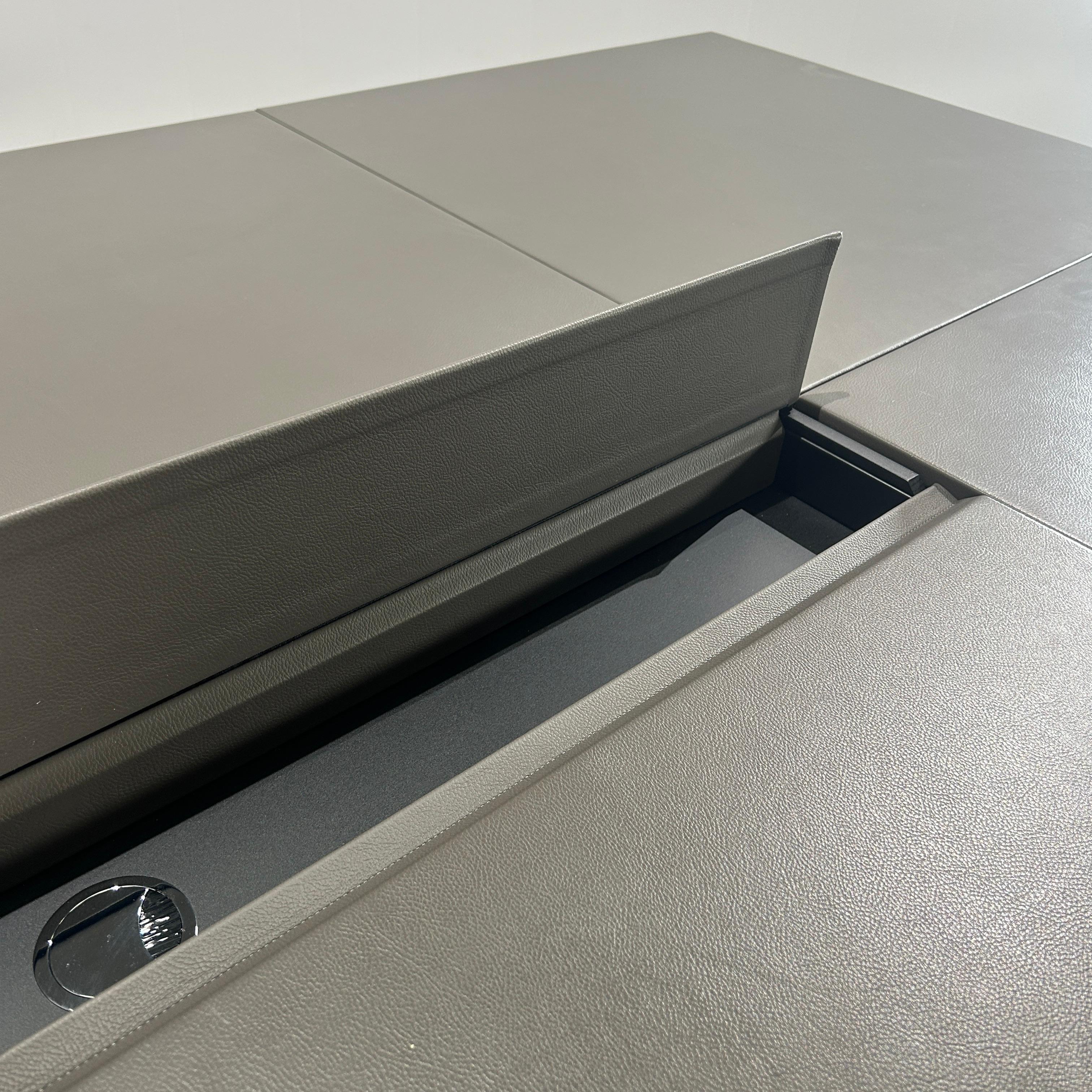 Poltrona Frau Table de réunion CEO Cube en vente 4