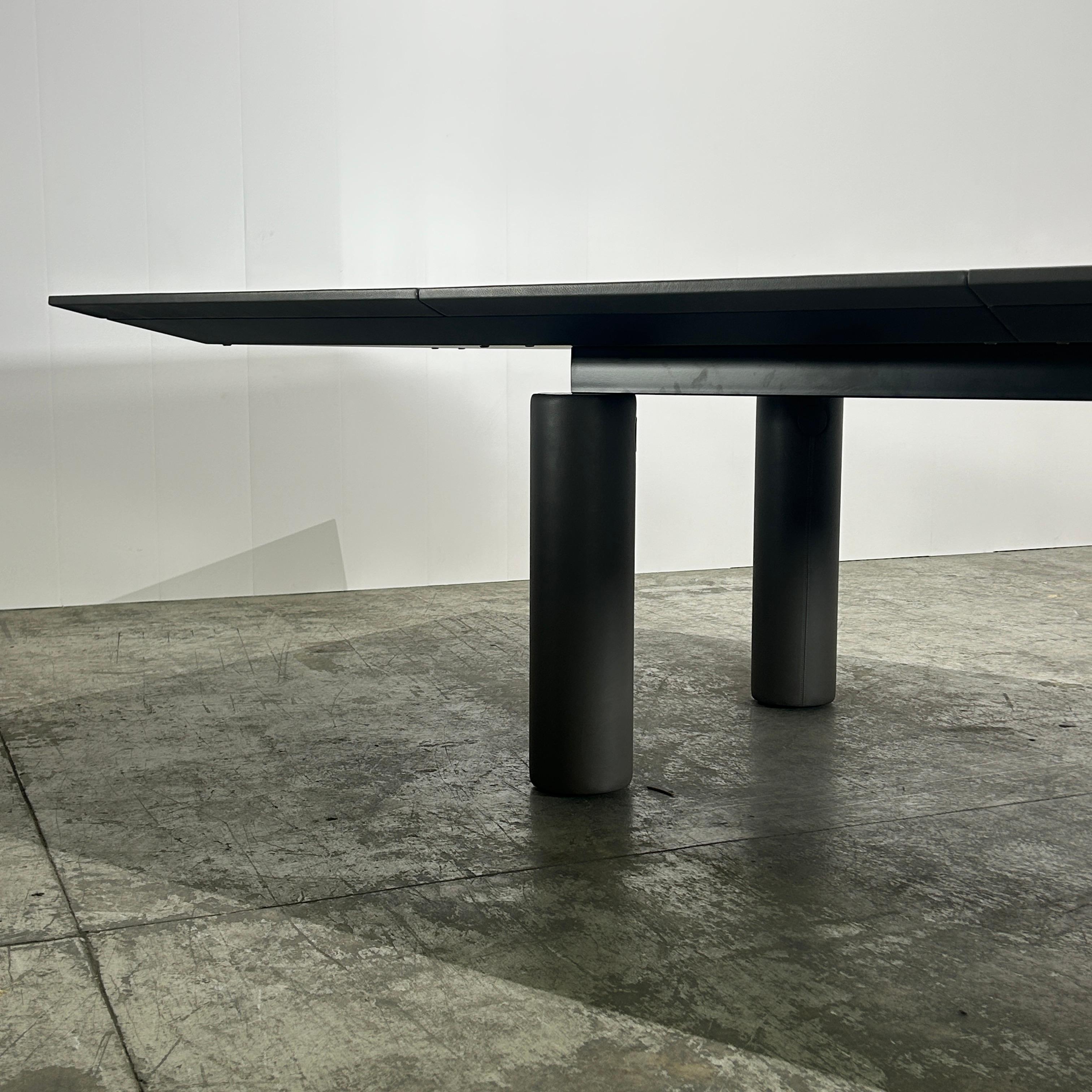 Poltrona Frau Table de réunion CEO Cube en vente 2