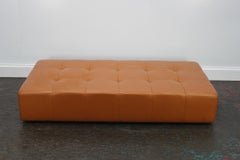 Pouf rectangulaire "Cubo" de Poltrona Frau en cuir "Pelle Frau" marron foncé