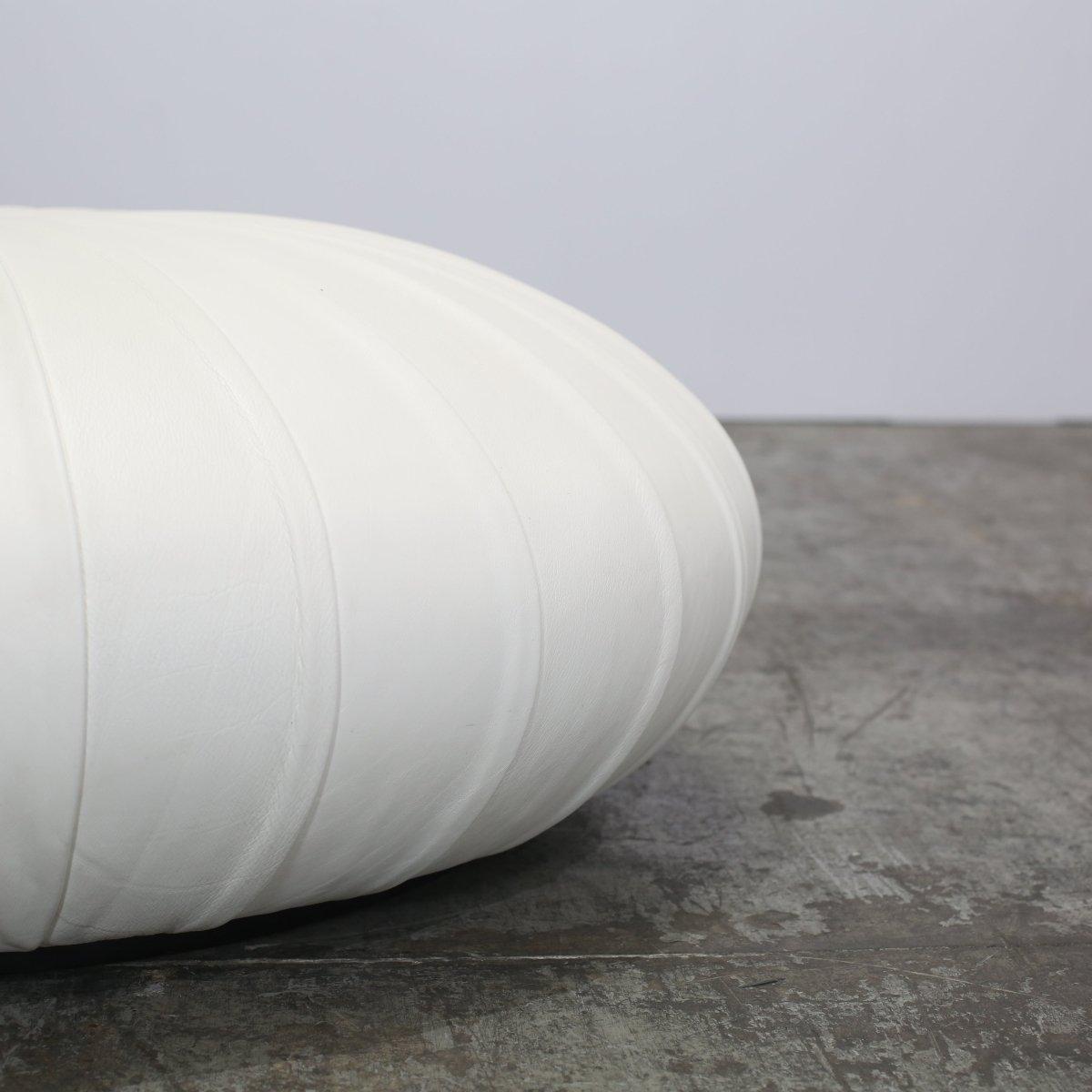 Introducing the Esedra Pouf by Poltrona Frau, a luxurious addition to any living space. Crafted with the finest materials and attention to detail, this pouf exudes elegance and sophistication. The sleek and modern design is complemented by the plush