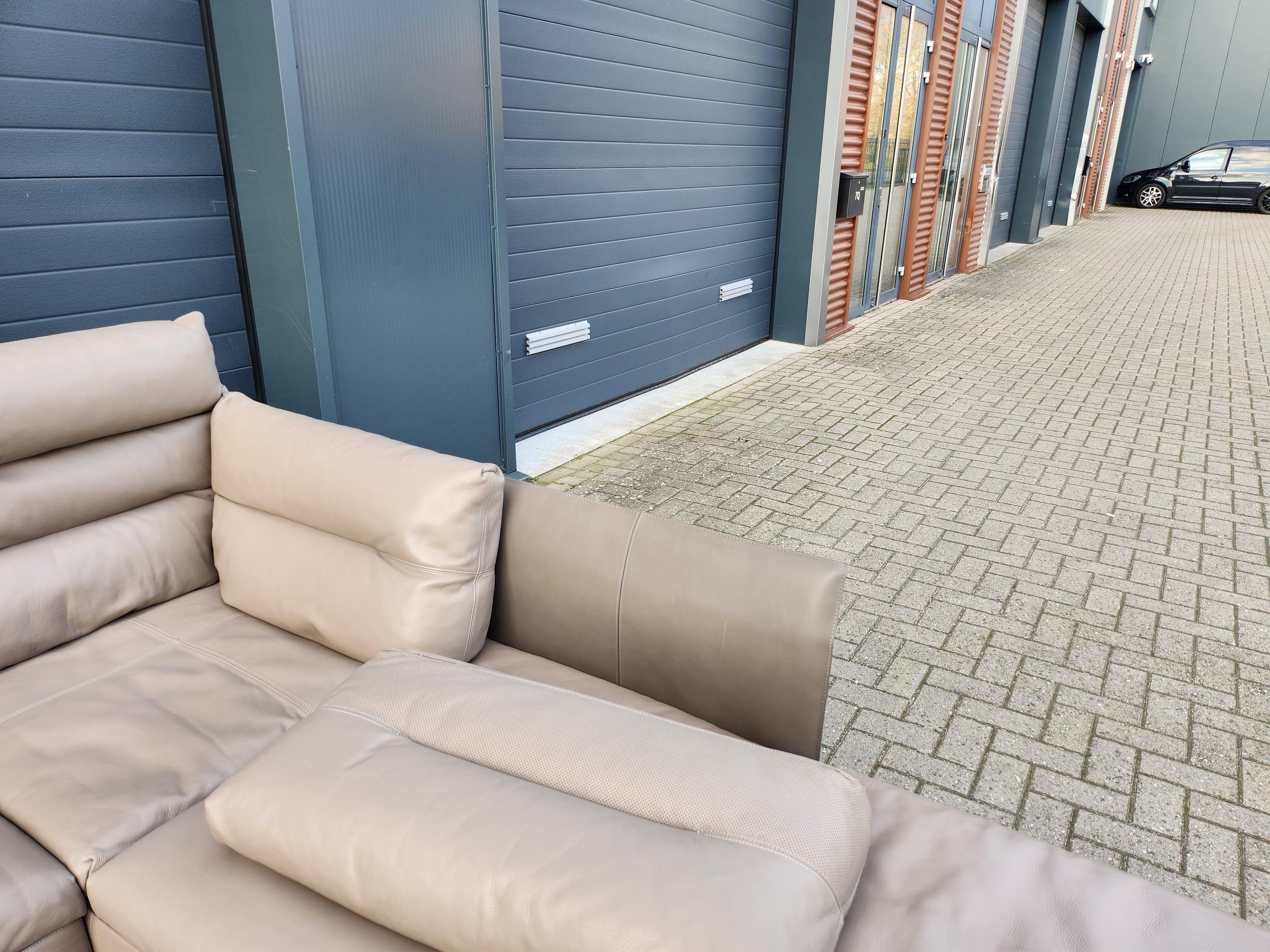 Poltrona Frau GranTorino Sofa aus Leder im Angebot 1