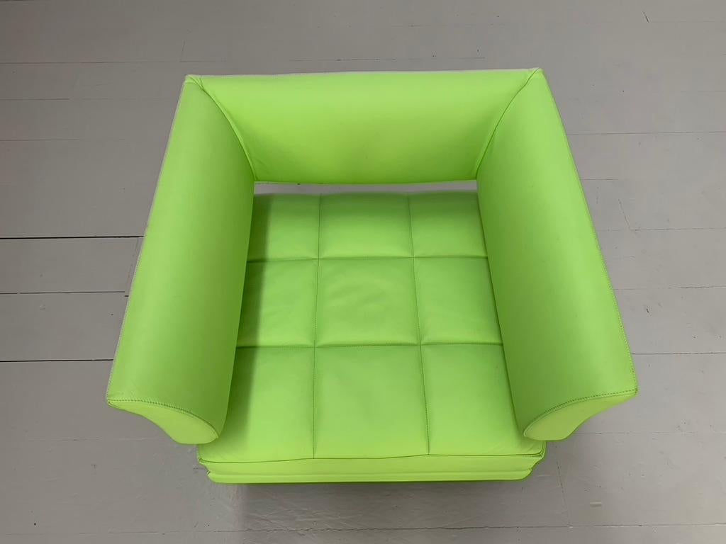 Fauteuil Hydra Enif Poltrona Frau en cuir vert 