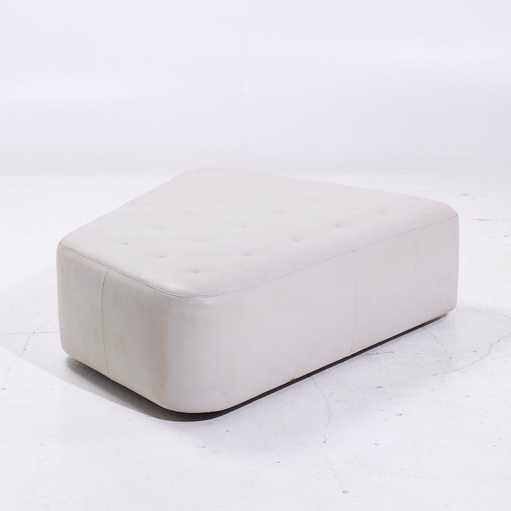 Poltrona Frau Italian White Leather Ottoman In Good Condition For Sale In Countryside, IL