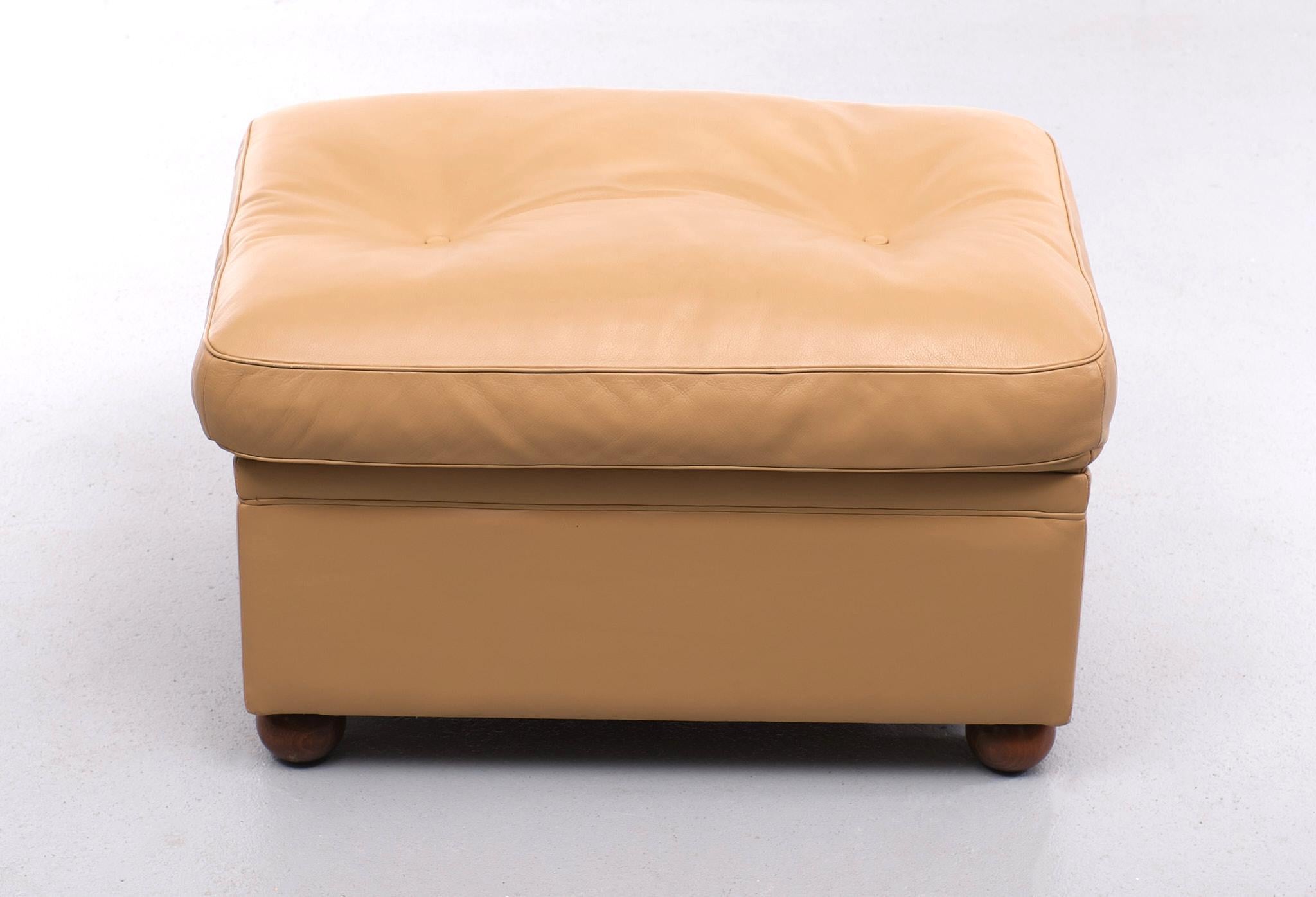 Very nice ottoman or footstool. Superb quality by Poltrona Frau 1970s
Smooth Leather upholstery. Signed. nice Camel color.  
 