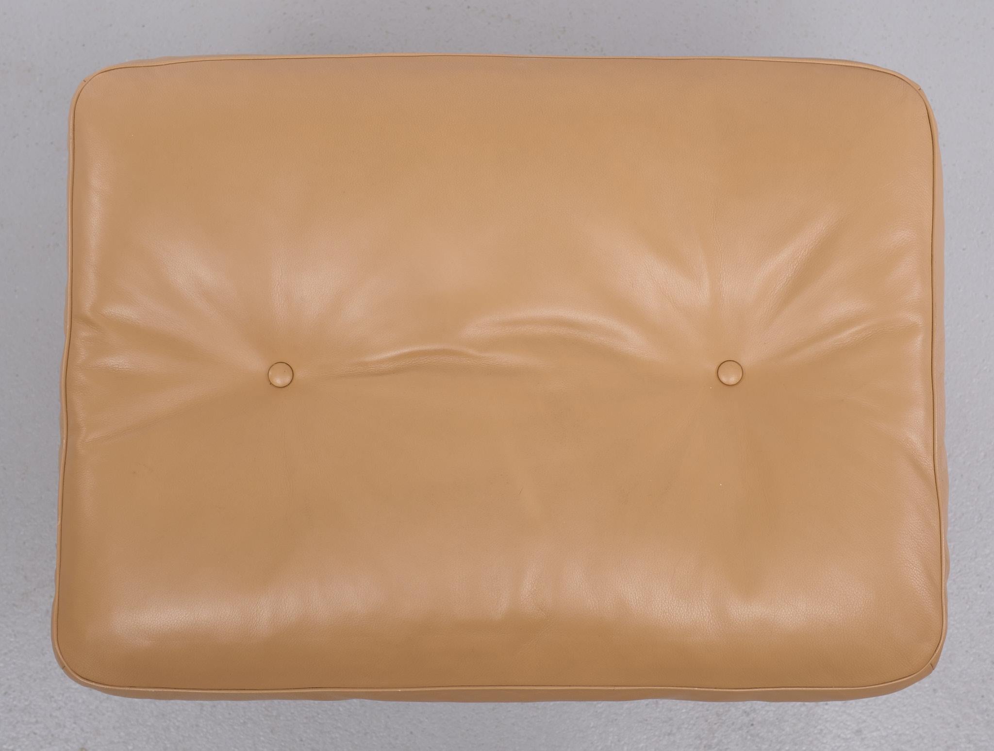 Poltrona Frau Leather Ottoman 1975 Italy In Good Condition For Sale In Den Haag, NL