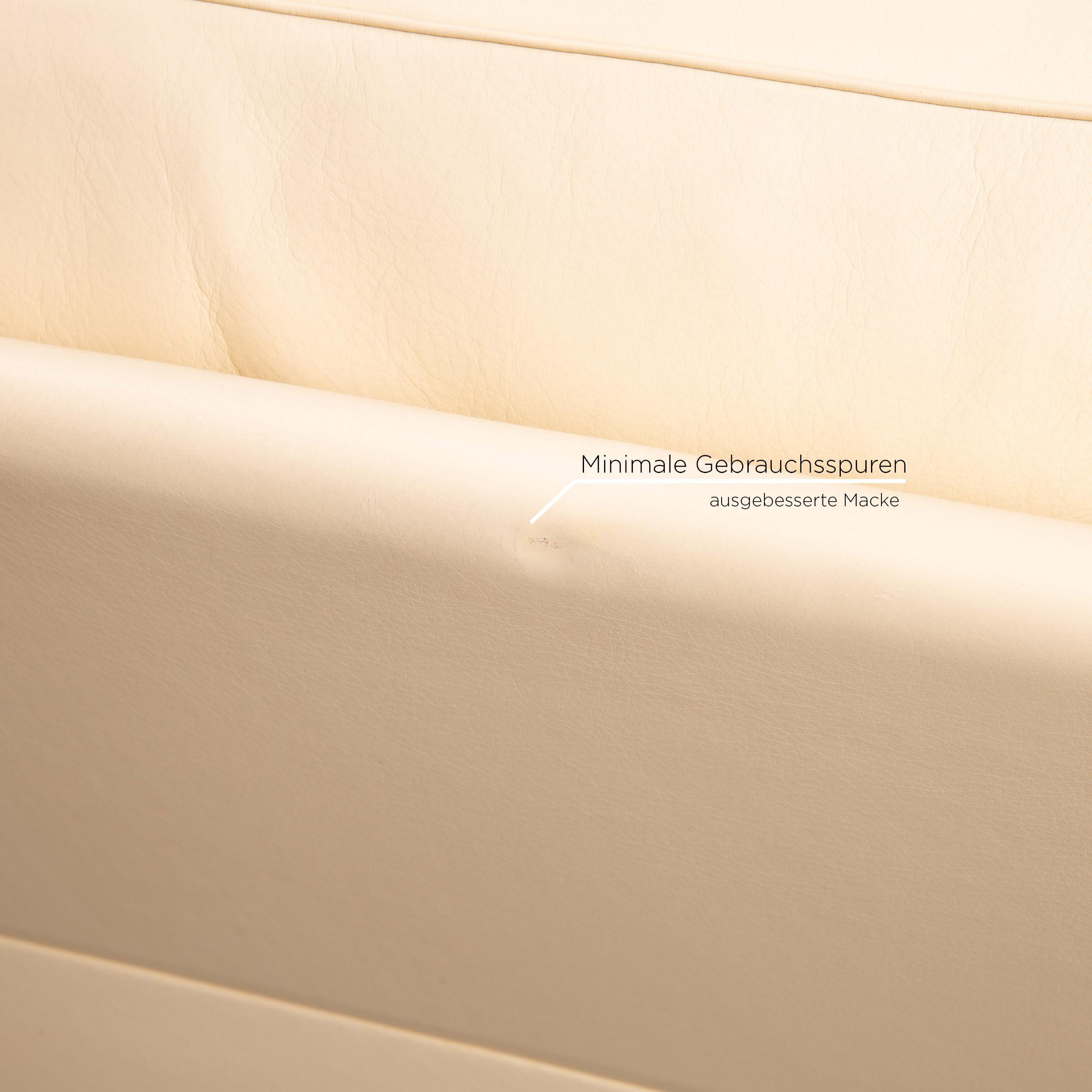 Poltrona Frau Leather Sofa Cream Two-Seat Couch In Good Condition In Cologne, DE