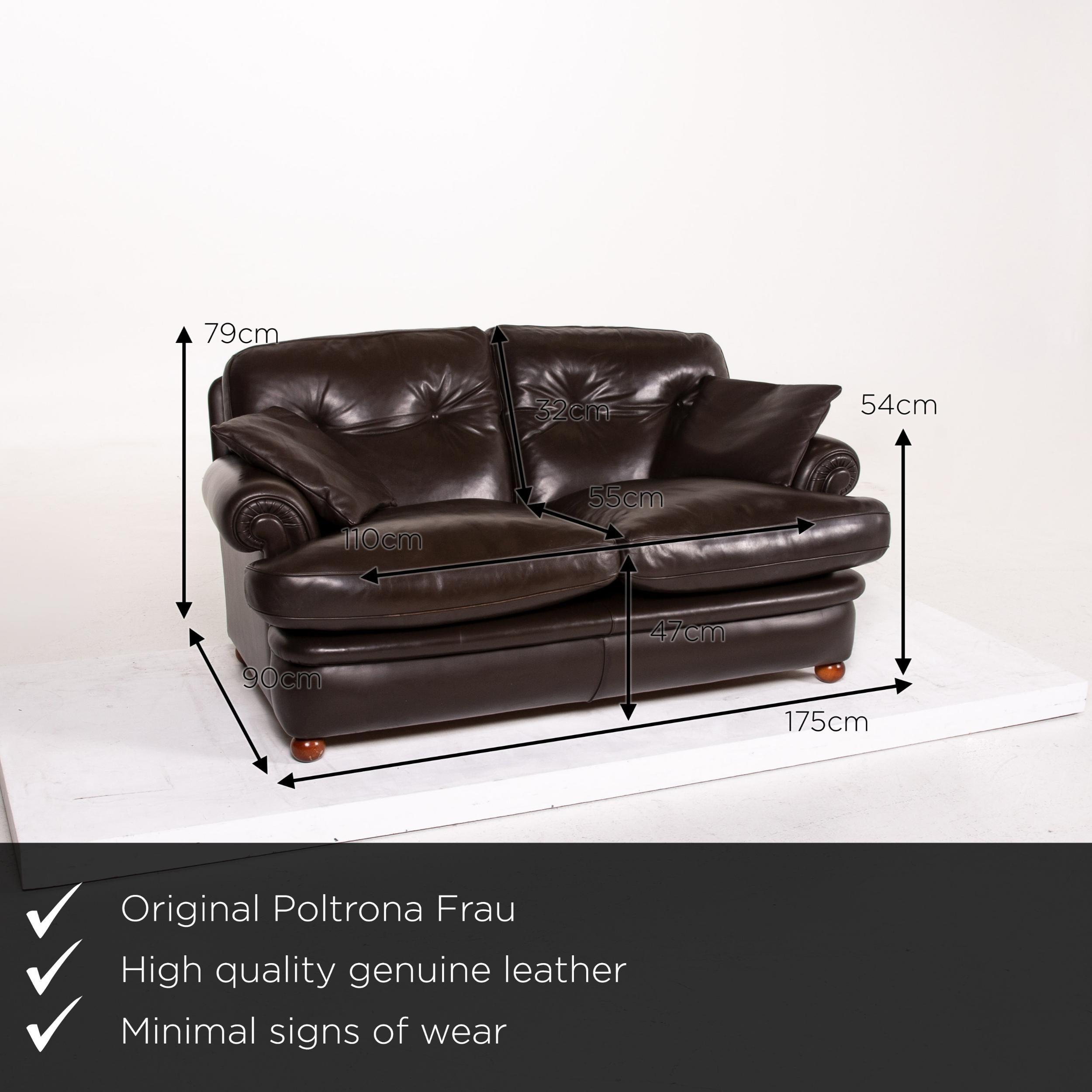 We present to you a Poltrona Frau leather sofa dark brown brown two-seat couch.

 

 Product measurements in centimeters:
 

Depth 90
Width 175
Height 79
Seat height 47
Rest height 54
Seat depth 55
Seat width 110
Back height 32.