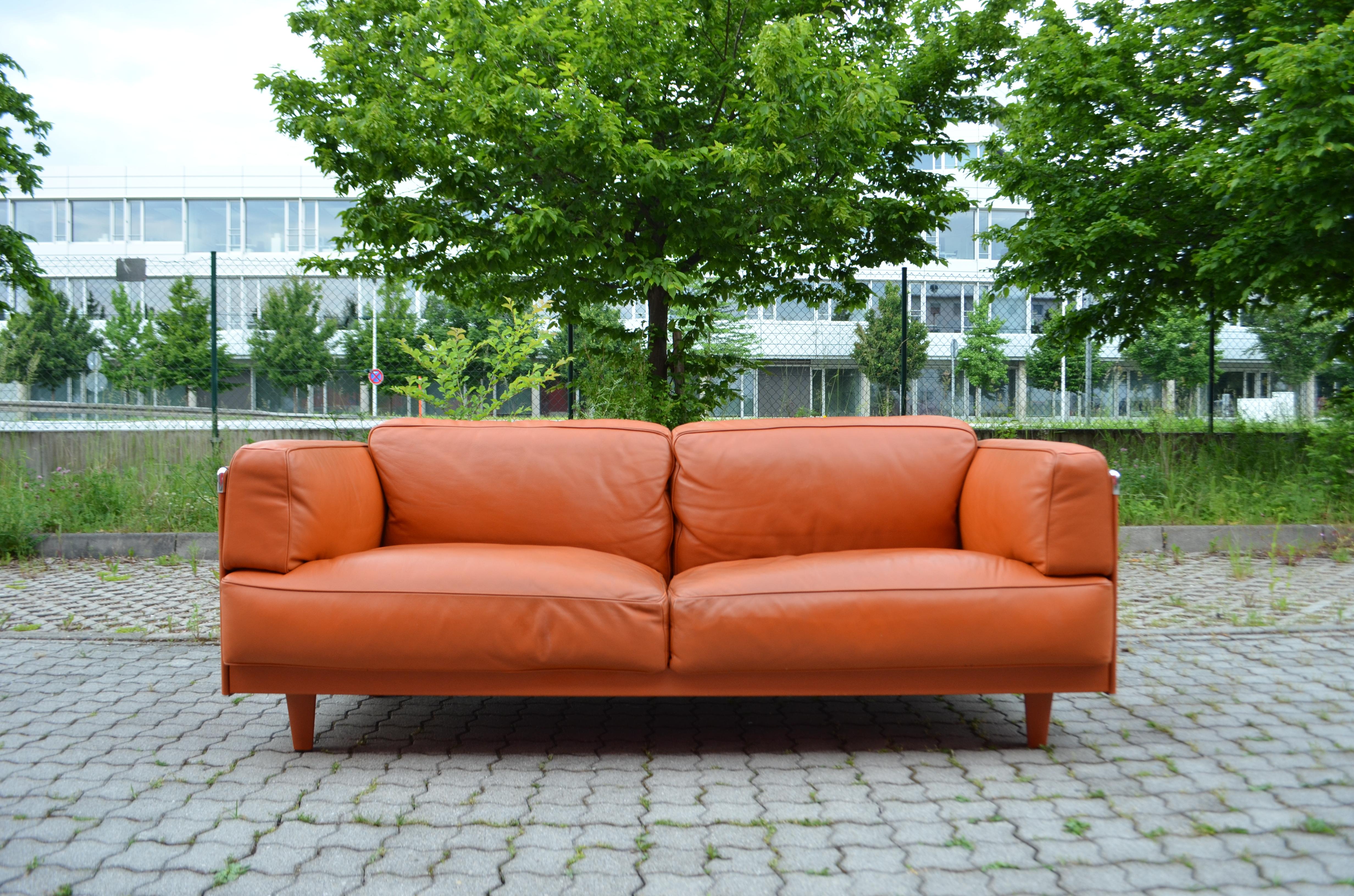 Der italienische Architekt Pierluigi Cerri hat dieses klassische Sofa für Poltrona Frau entworfen.
Dieses Modell 
