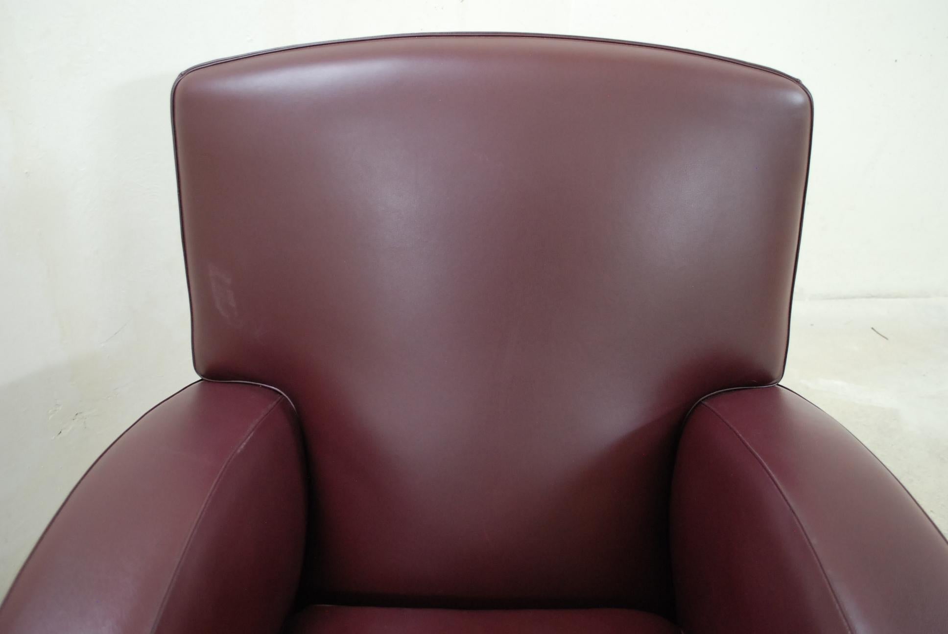 italien Poltrona Frau Modèle Tabarin fauteuil en cuir rouge bordeaux en vente