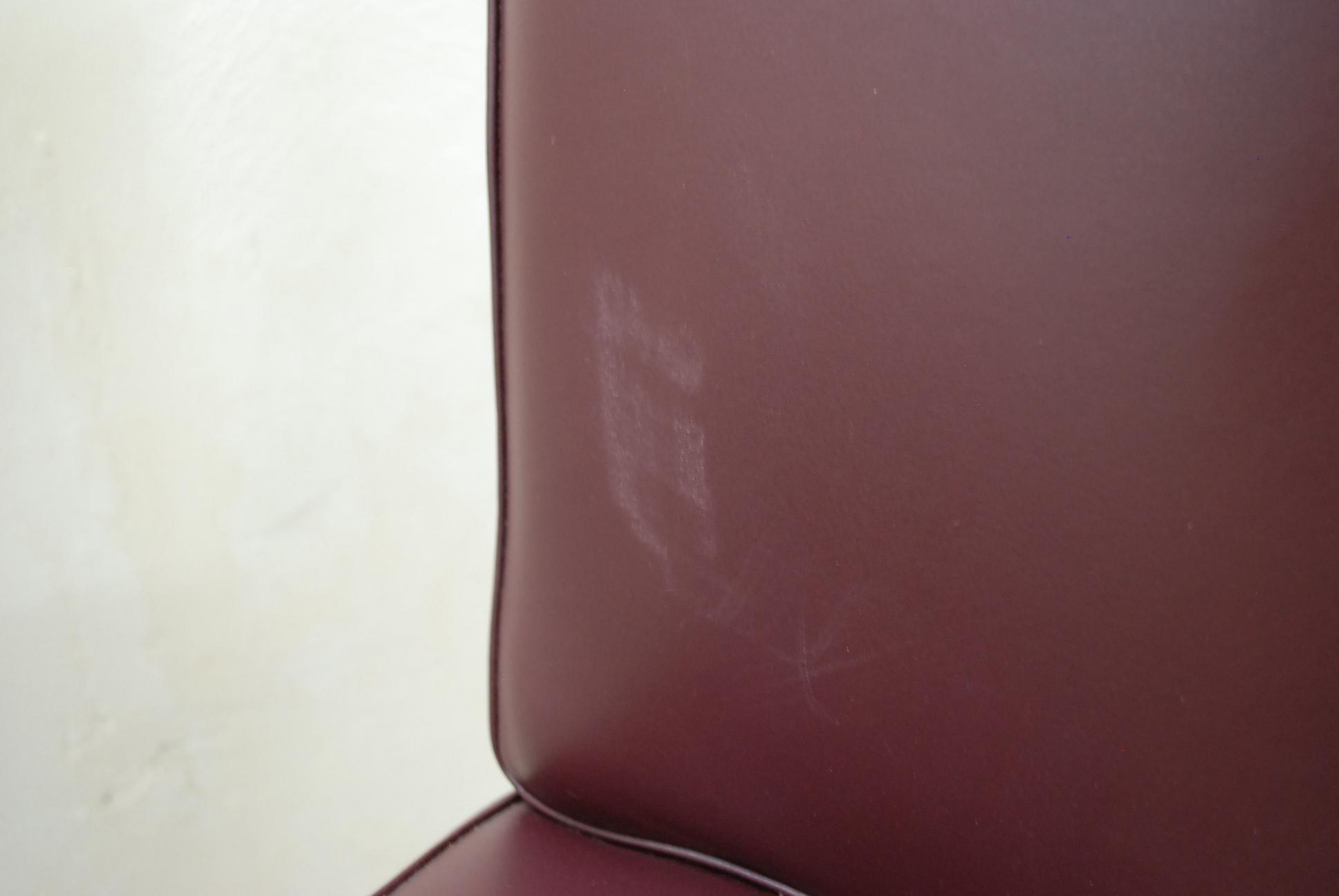 Poltrona Frau Modèle Tabarin fauteuil en cuir rouge bordeaux Bon état - En vente à Munich, Bavaria