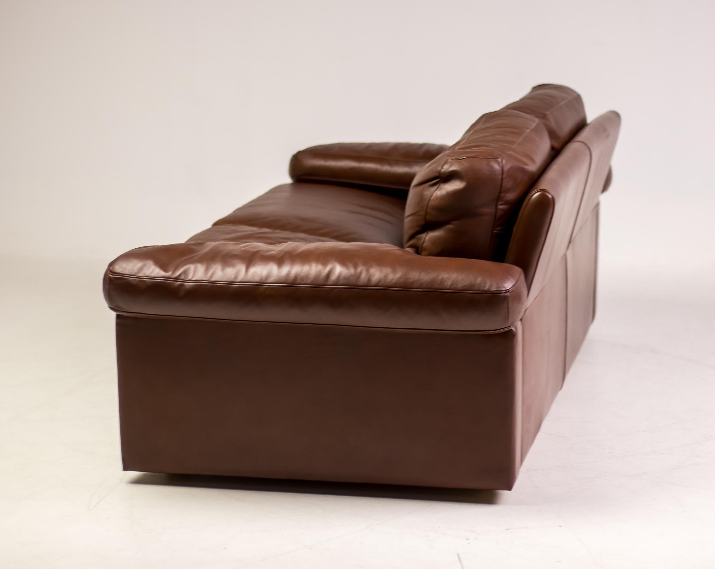 Premium Poltrona Frau Petronio Down Filled Royal 2-Seater Sofa Chestnut Leather For Sale 7