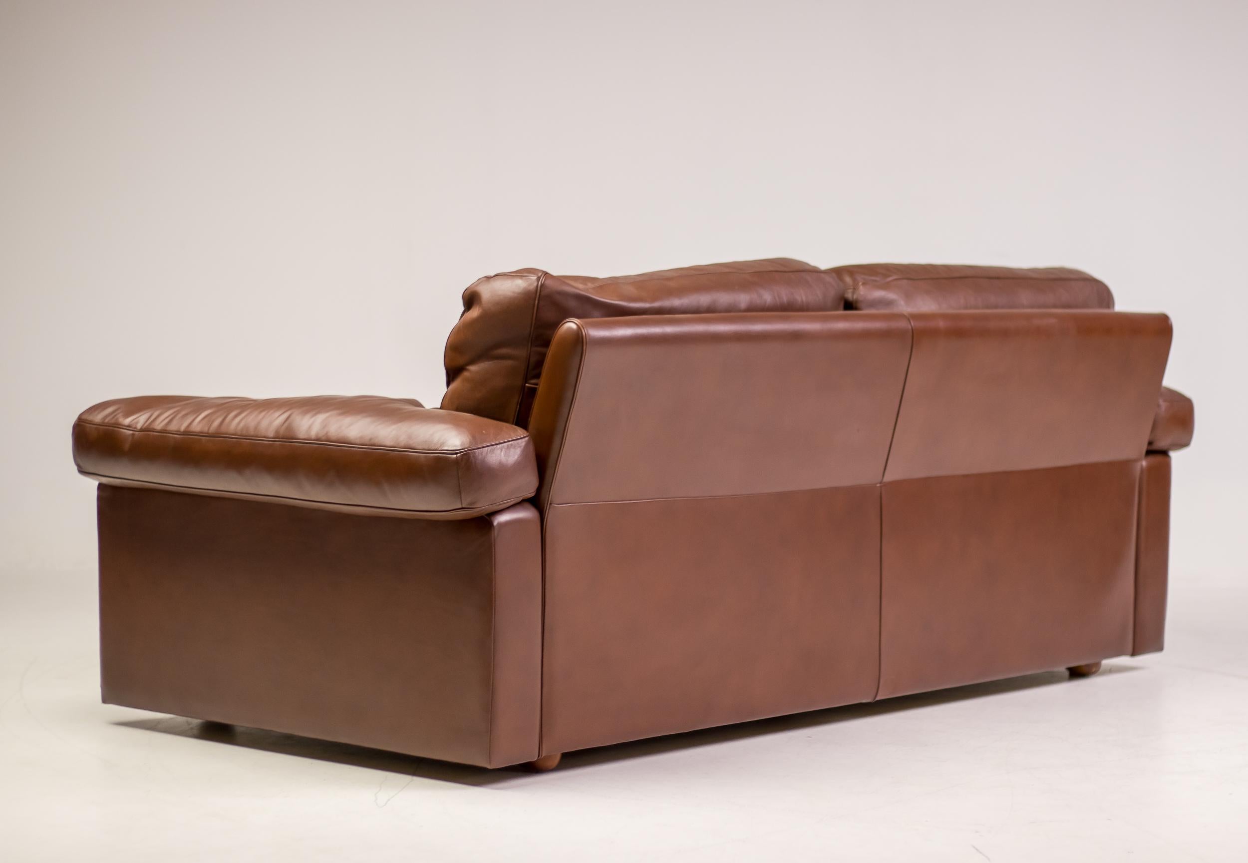 Premium Poltrona Frau Petronio Down Filled Royal 2-Seater Sofa Chestnut Leather For Sale 2